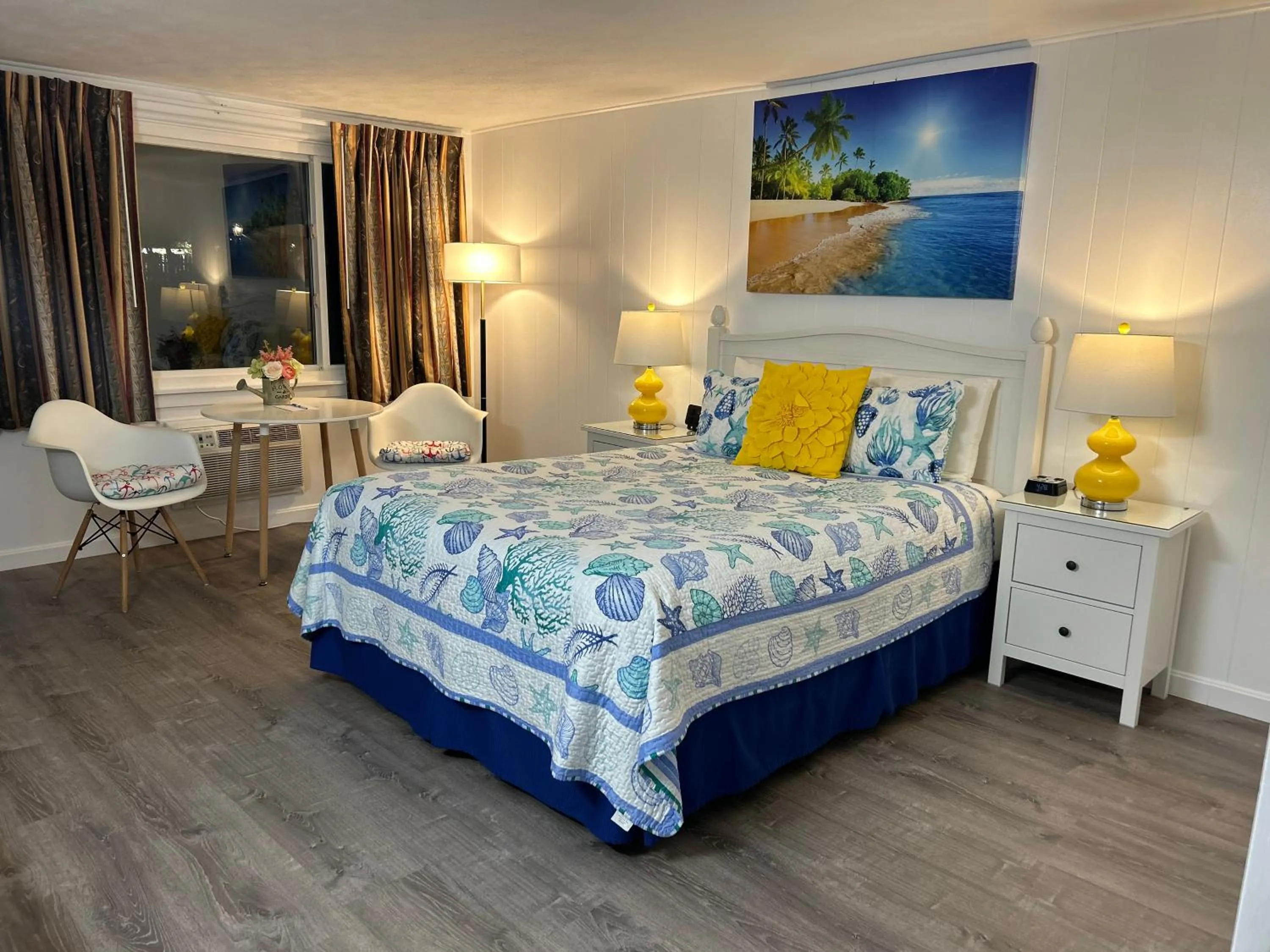 Bedroom, Bed in Mariner Motel