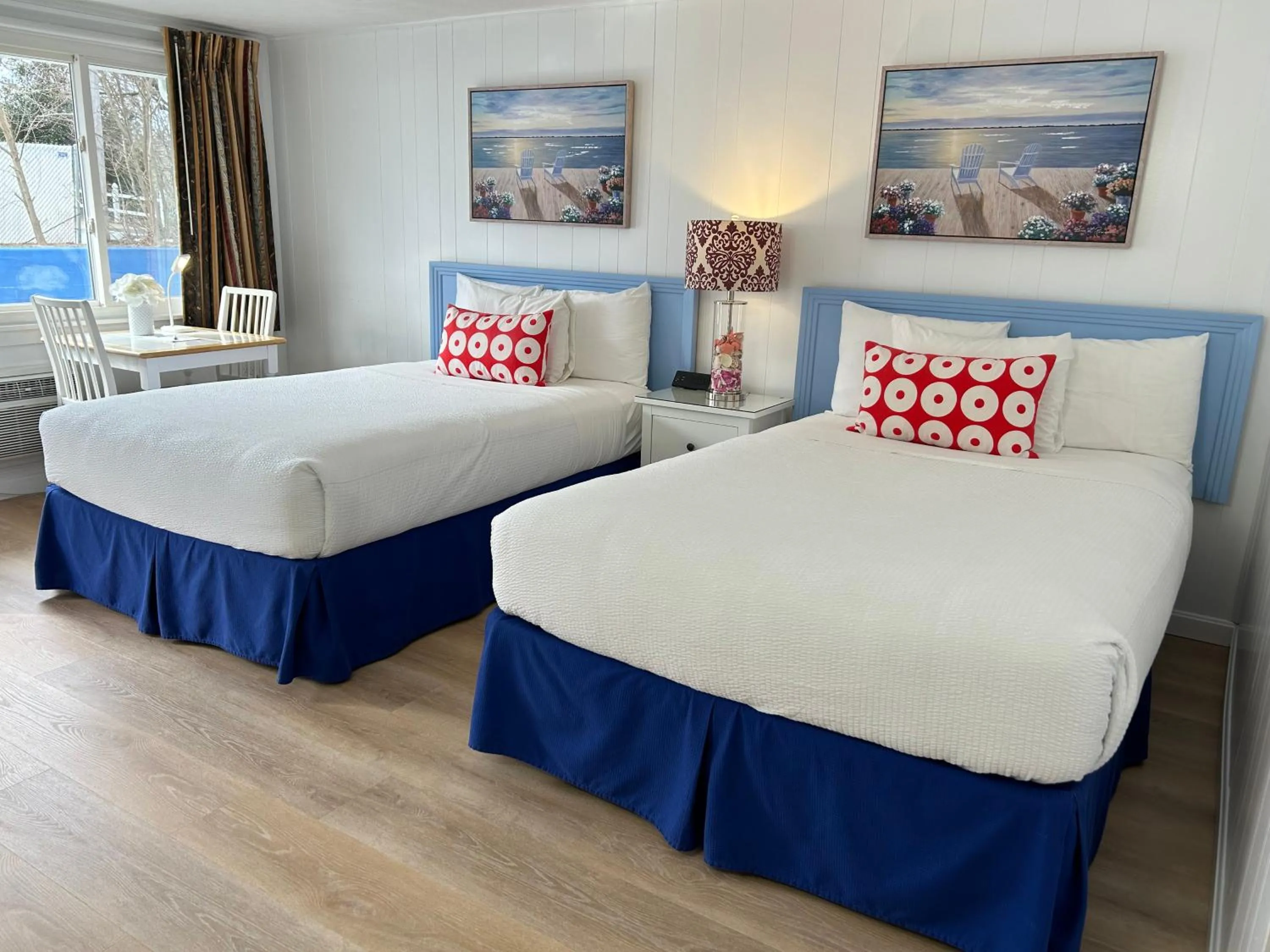 Bed in Mariner Motel