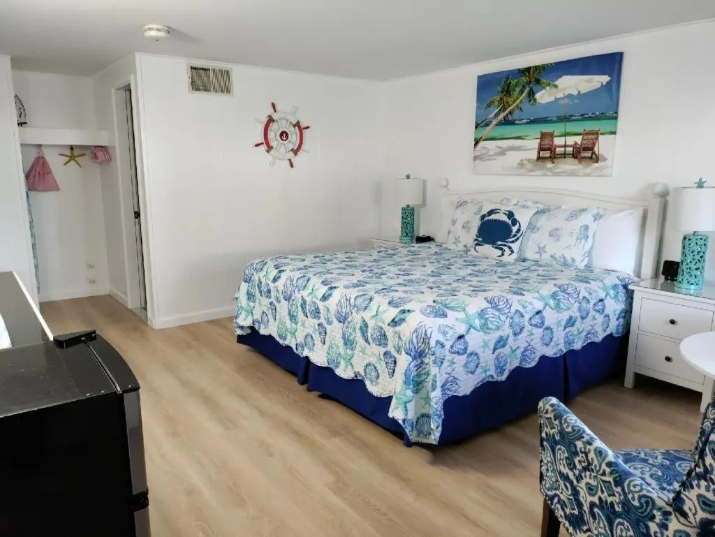 Bed in Mariner Motel