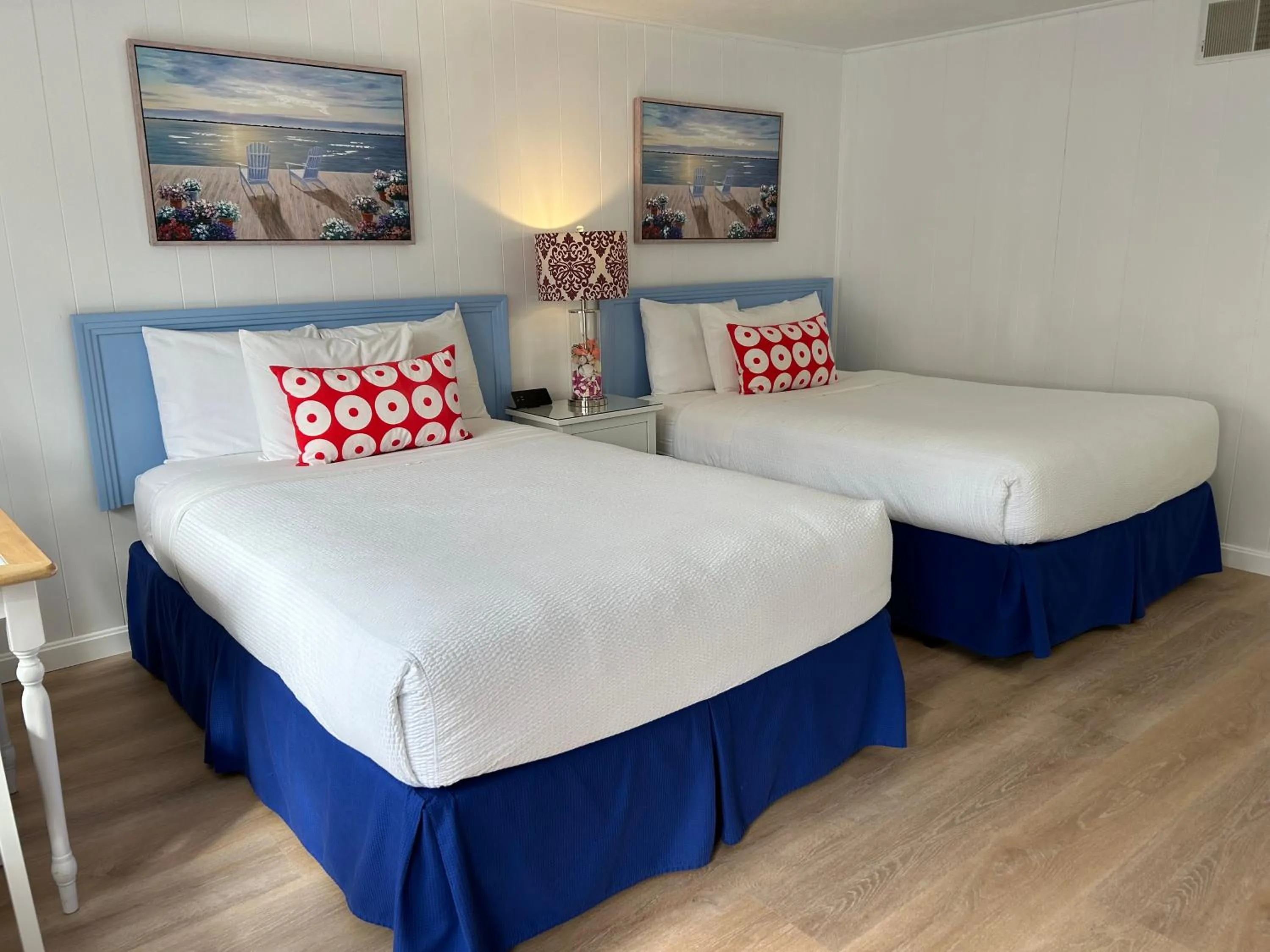 Bed in Mariner Motel