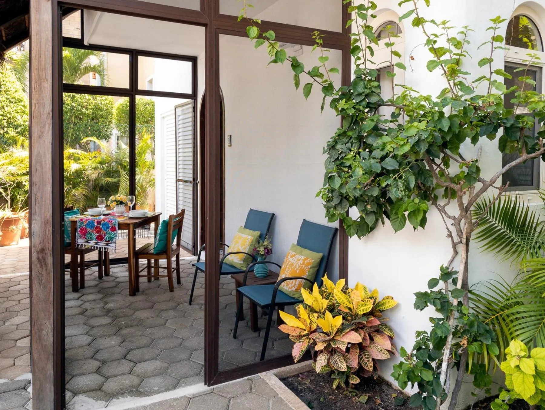 Decorative detail in Casa Sonoma - Charming Condos Minutes from Beach & Reef