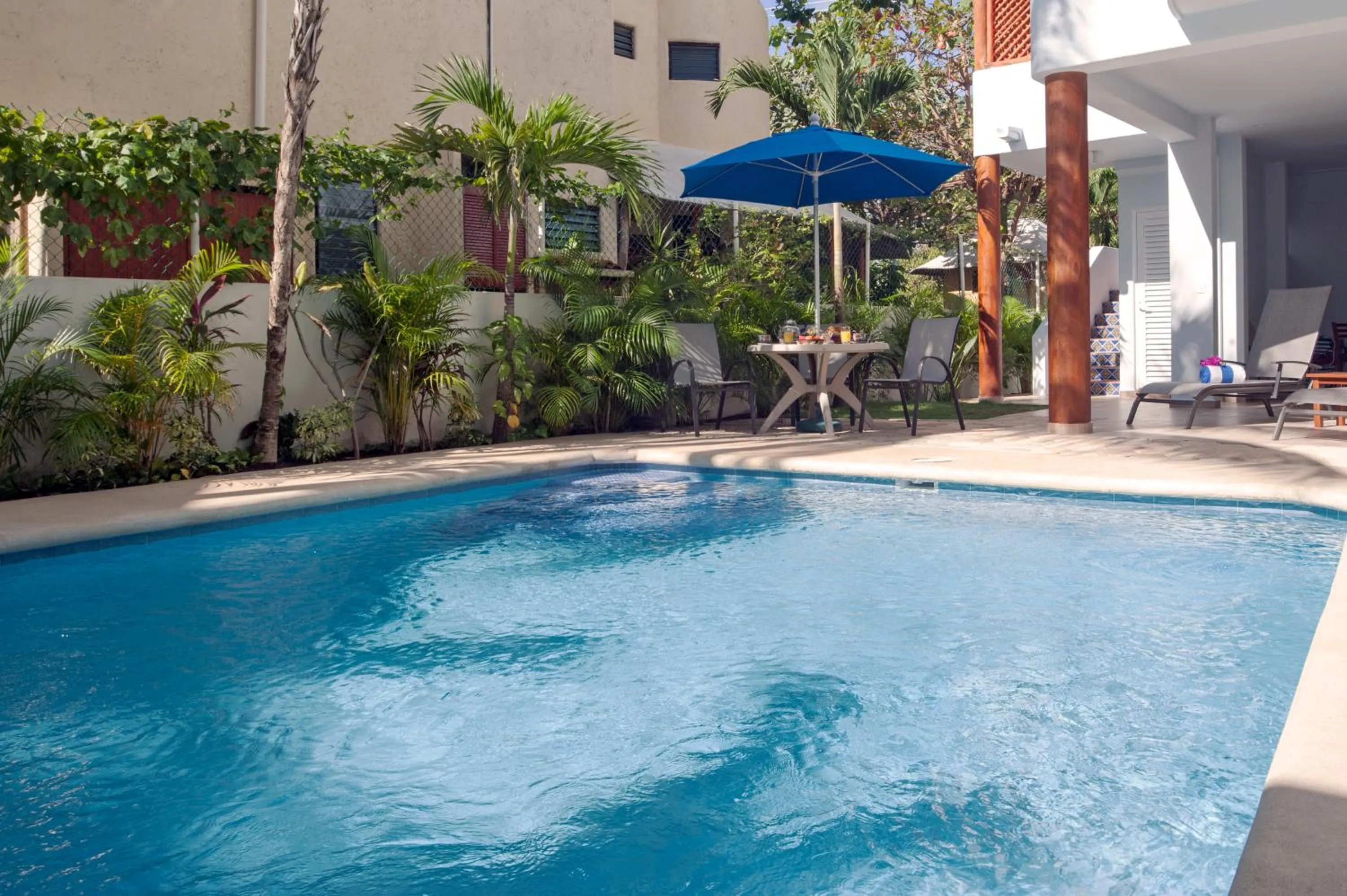 Swimming pool in Casa Sonoma - Charming Condos Minutes from Beach & Reef