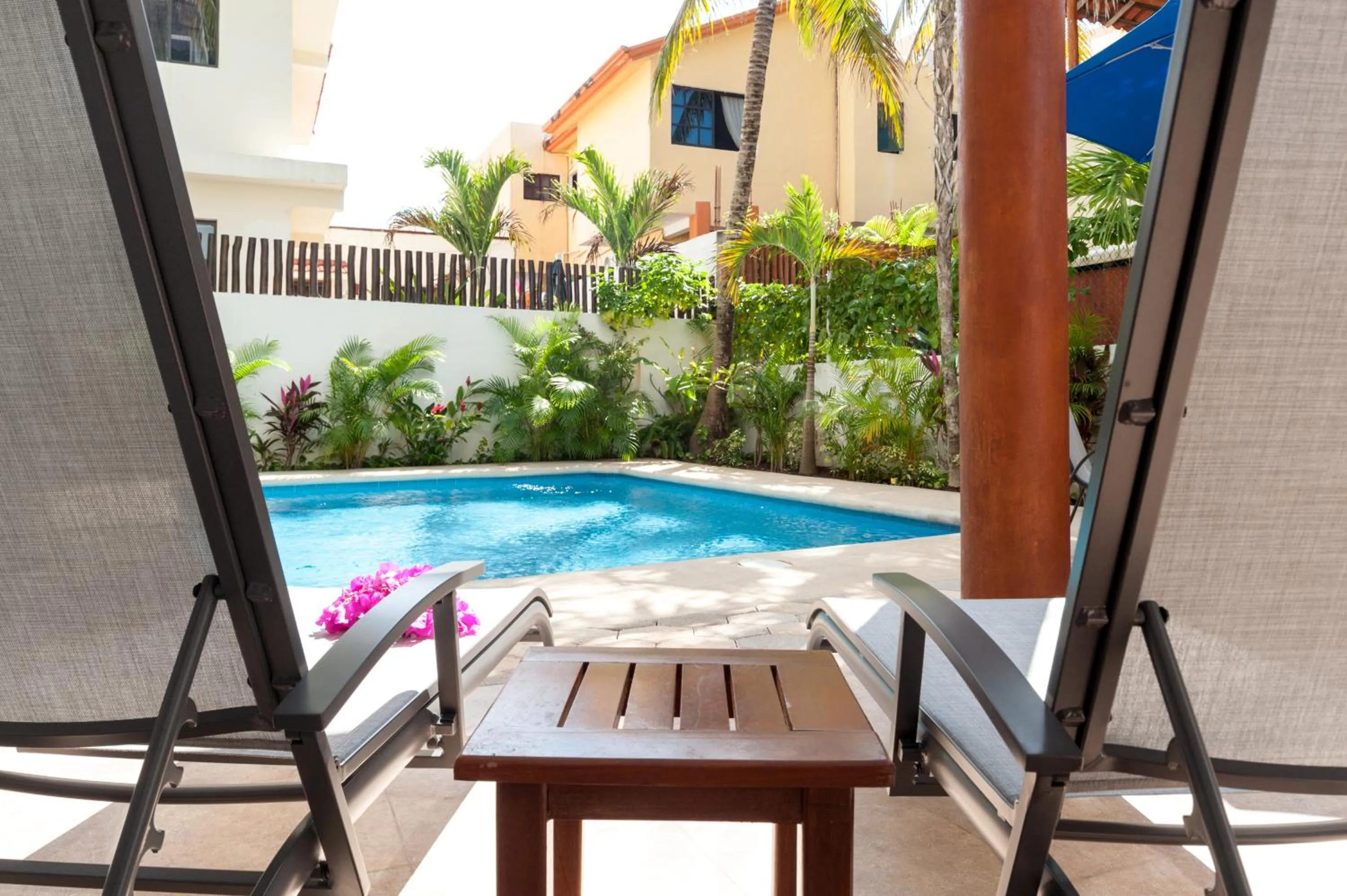 Swimming pool in Casa Sonoma - Charming Condos Minutes from Beach & Reef