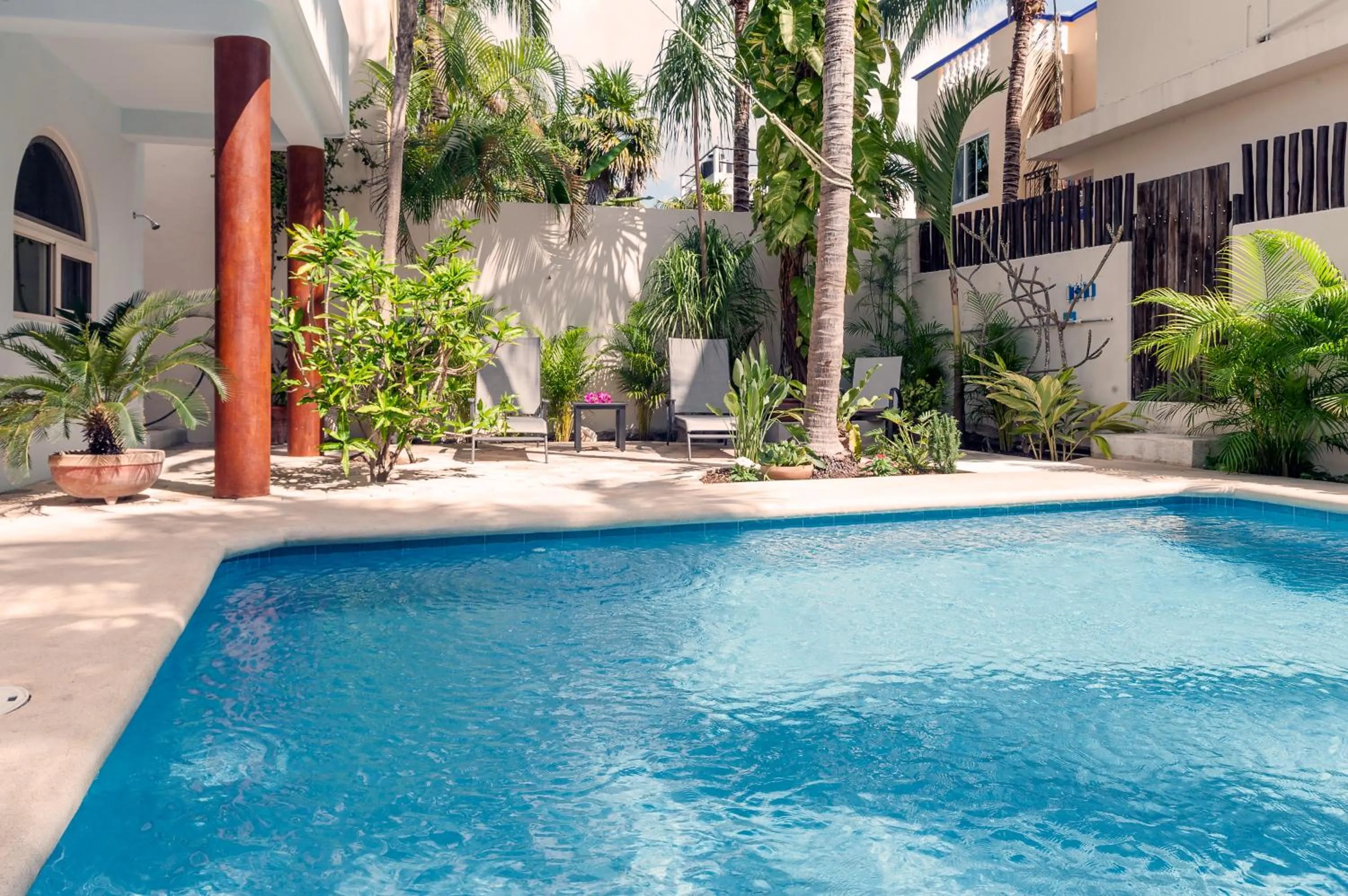 Swimming pool in Casa Sonoma - Charming Condos Minutes from Beach & Reef