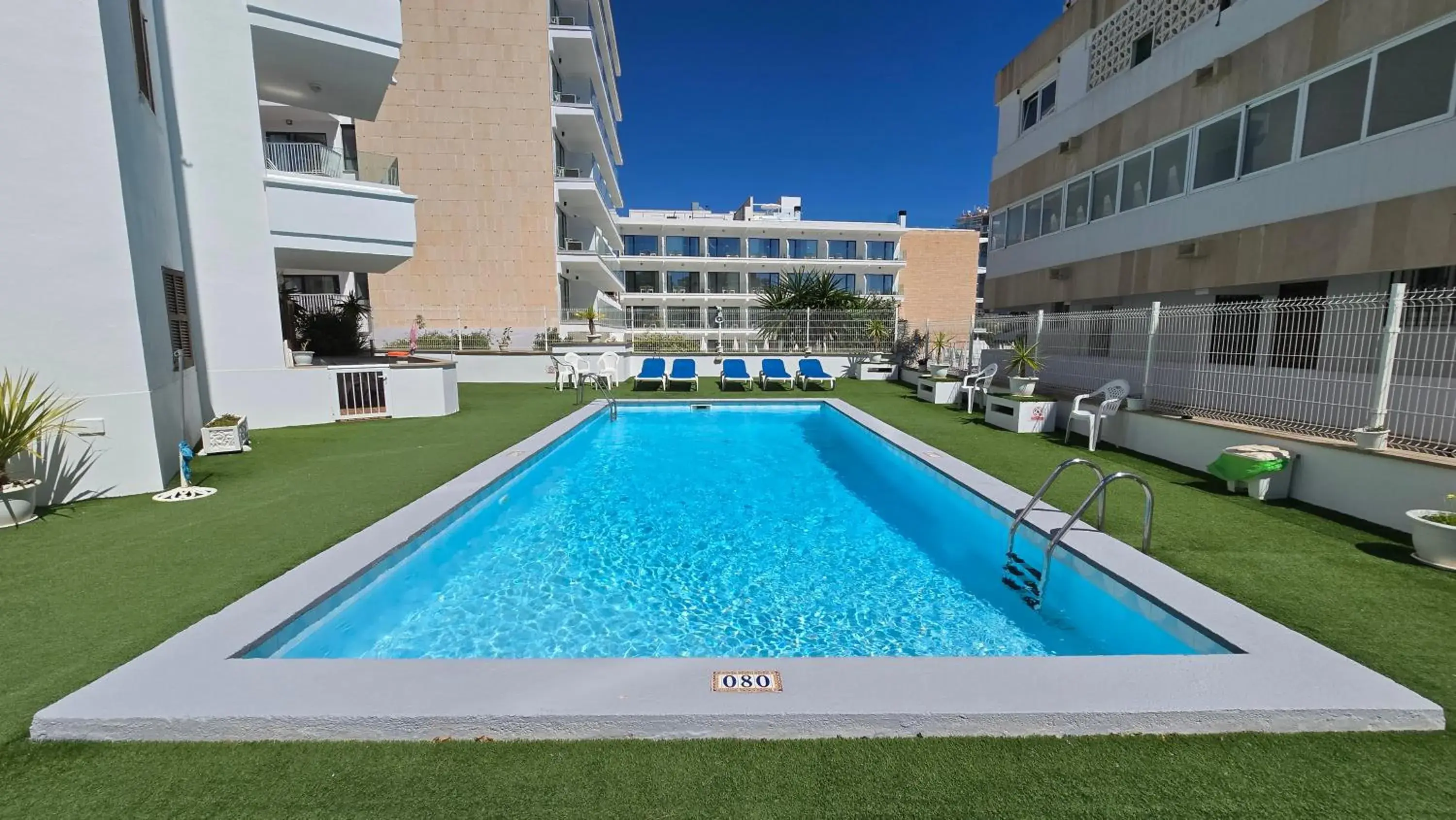 Swimming pool in Marina Palmanova Apartamentos Swimming pool in Marina Palmanova Apartamentos