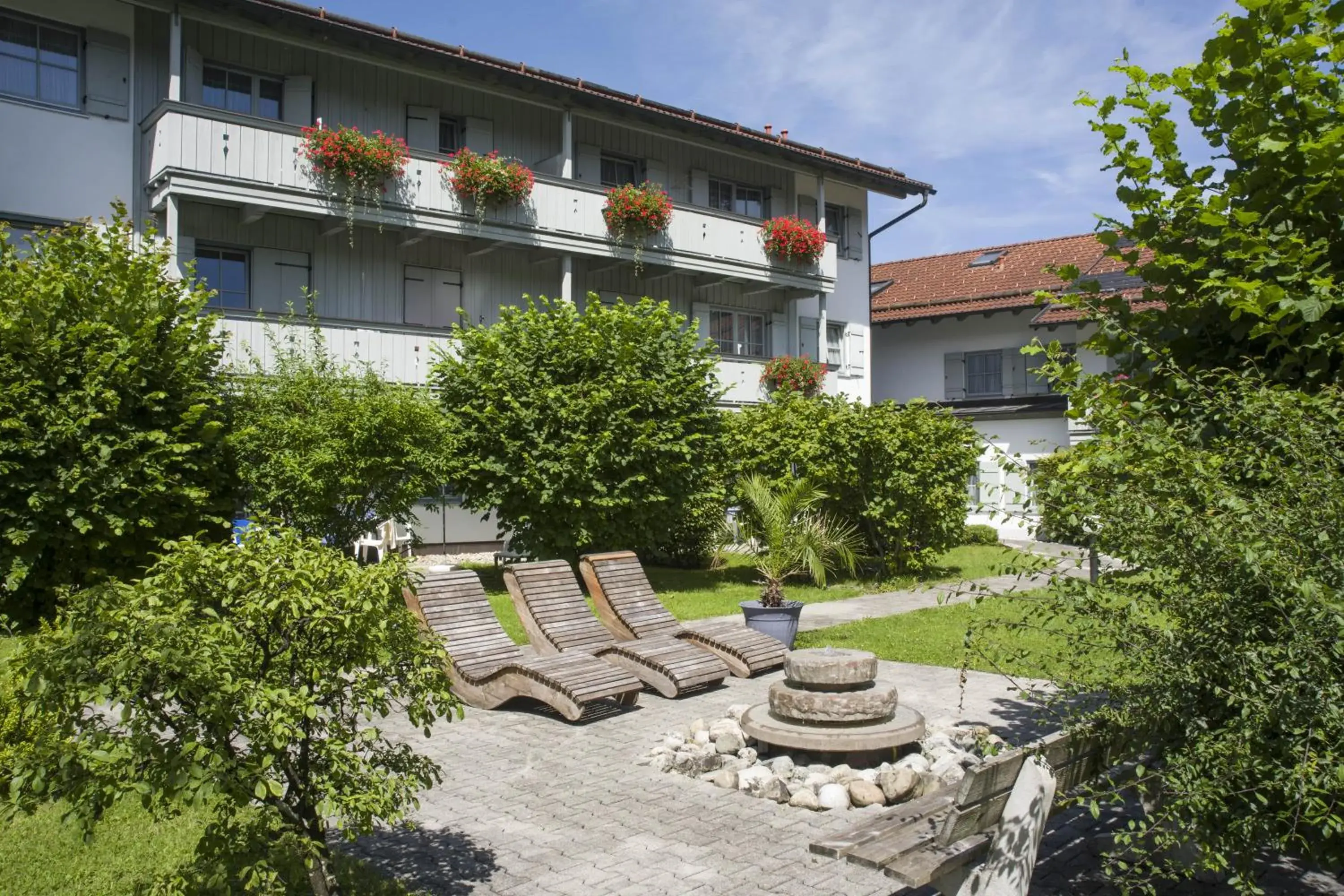 Wellness Ferienwohnung mit Hallenbad und Sauna Wellness Ferienwohnung mit Hallenbad und Sauna