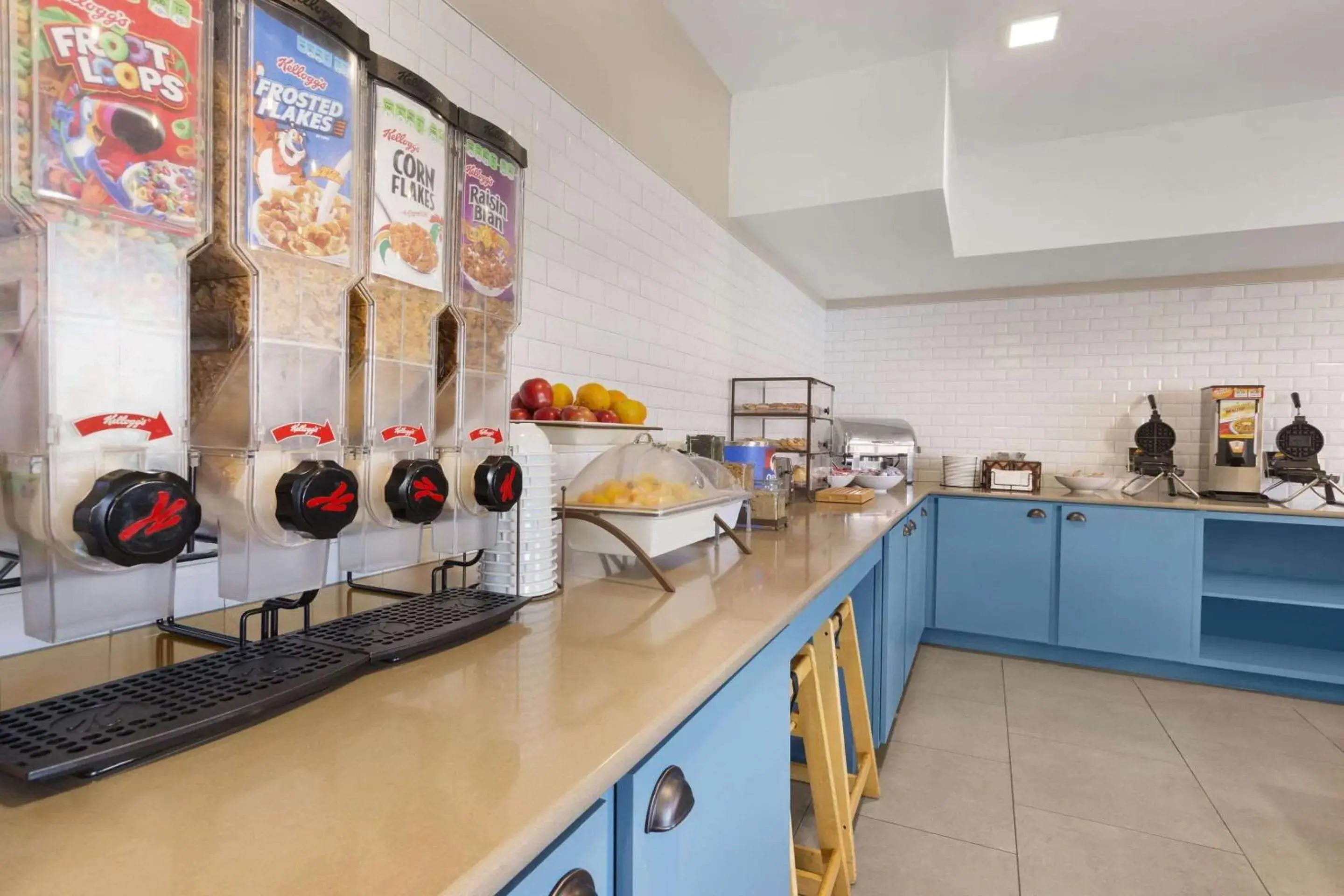 Breakfast in Country Inn & Suites by Radisson, Richmond West at I-64, VA Breakfast in Country Inn & Suites by Radisson, Richmond West at I-64, VA