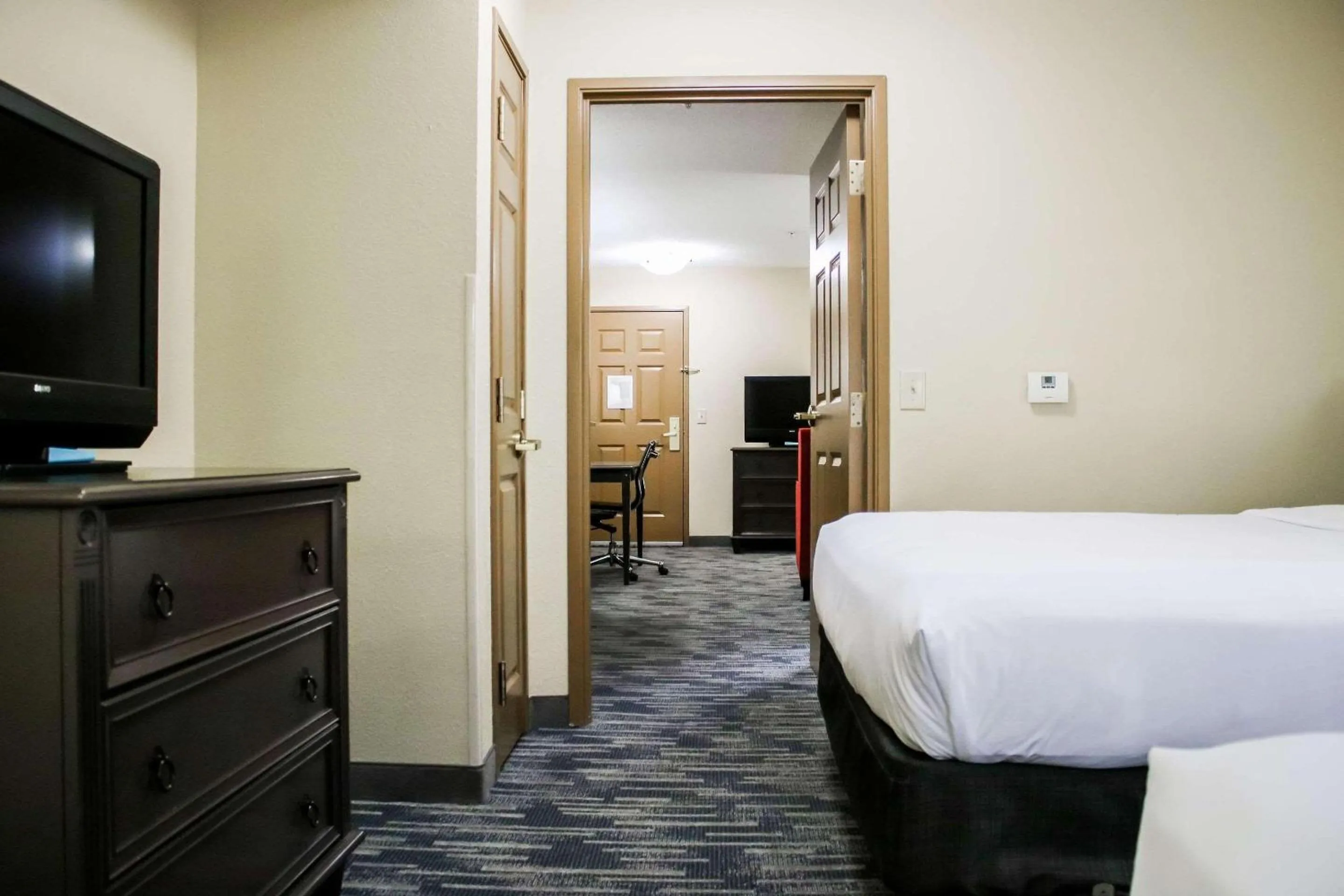 Bedroom, Bed in Country Inn & Suites by Radisson, Richmond West at I-64, VA