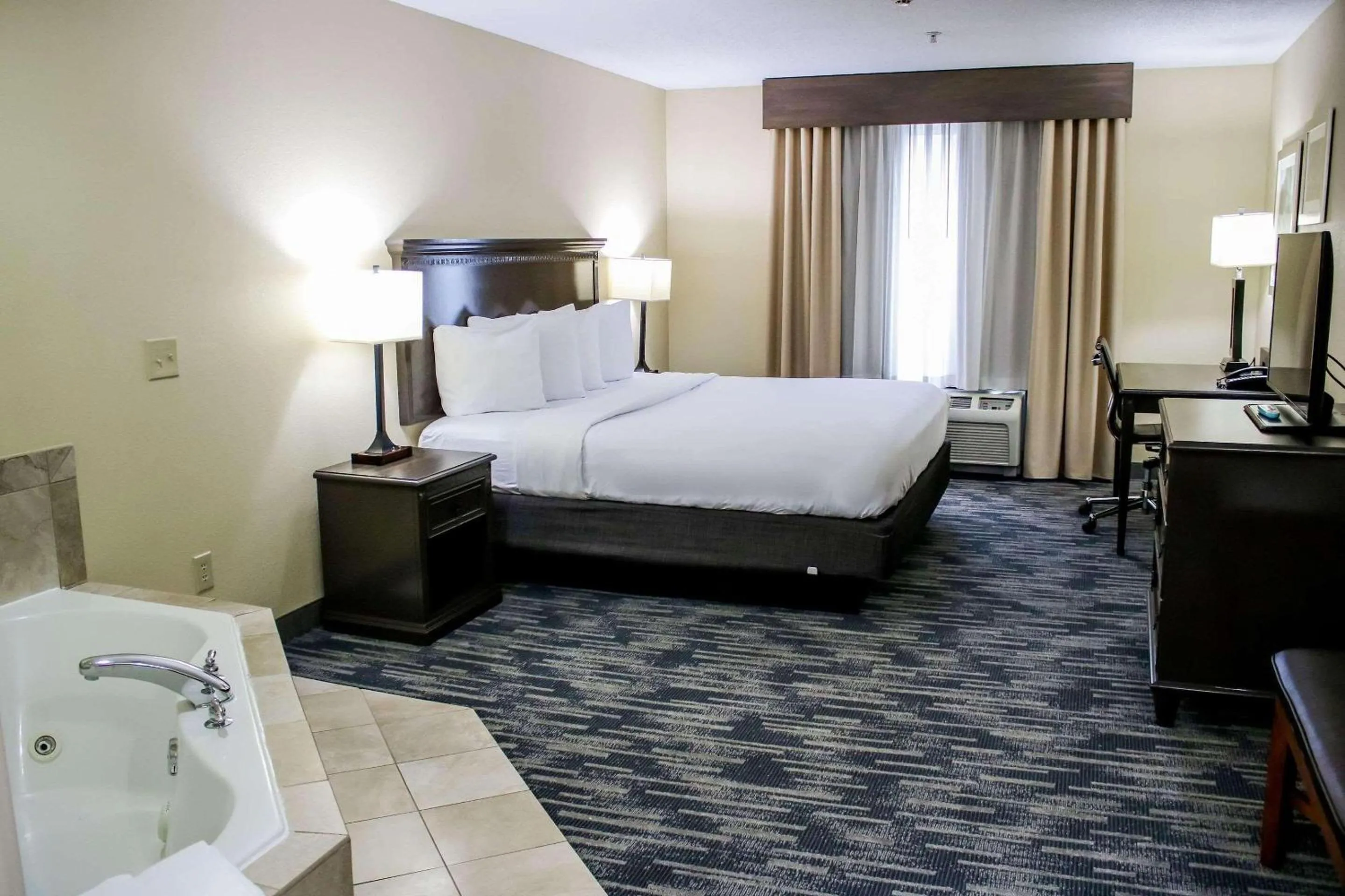 Bedroom, Bed in Country Inn & Suites by Radisson, Richmond West at I-64, VA