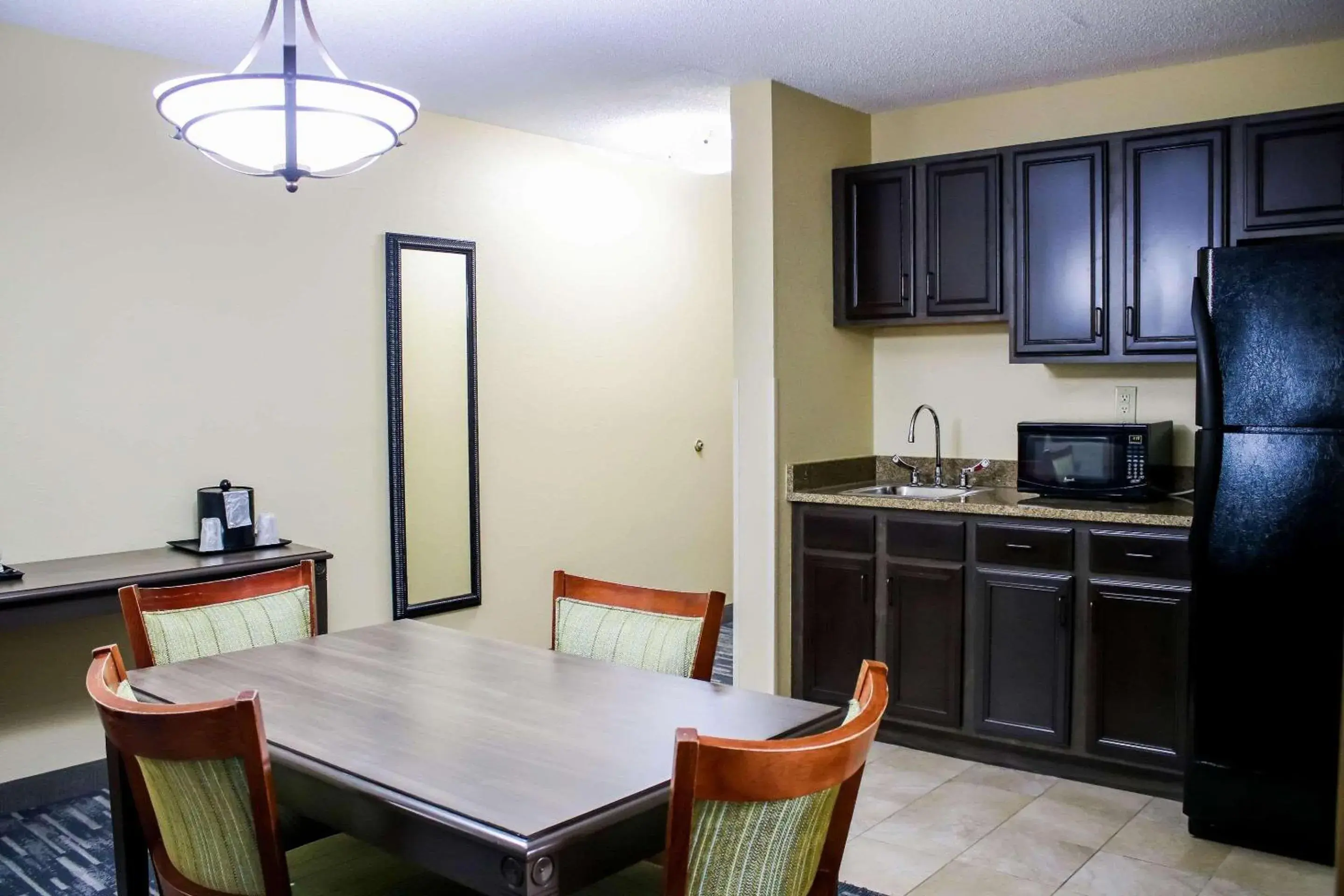 Bedroom in Country Inn & Suites by Radisson, Richmond West at I-64, VA Bedroom in Country Inn & Suites by Radisson, Richmond West at I-64, VA