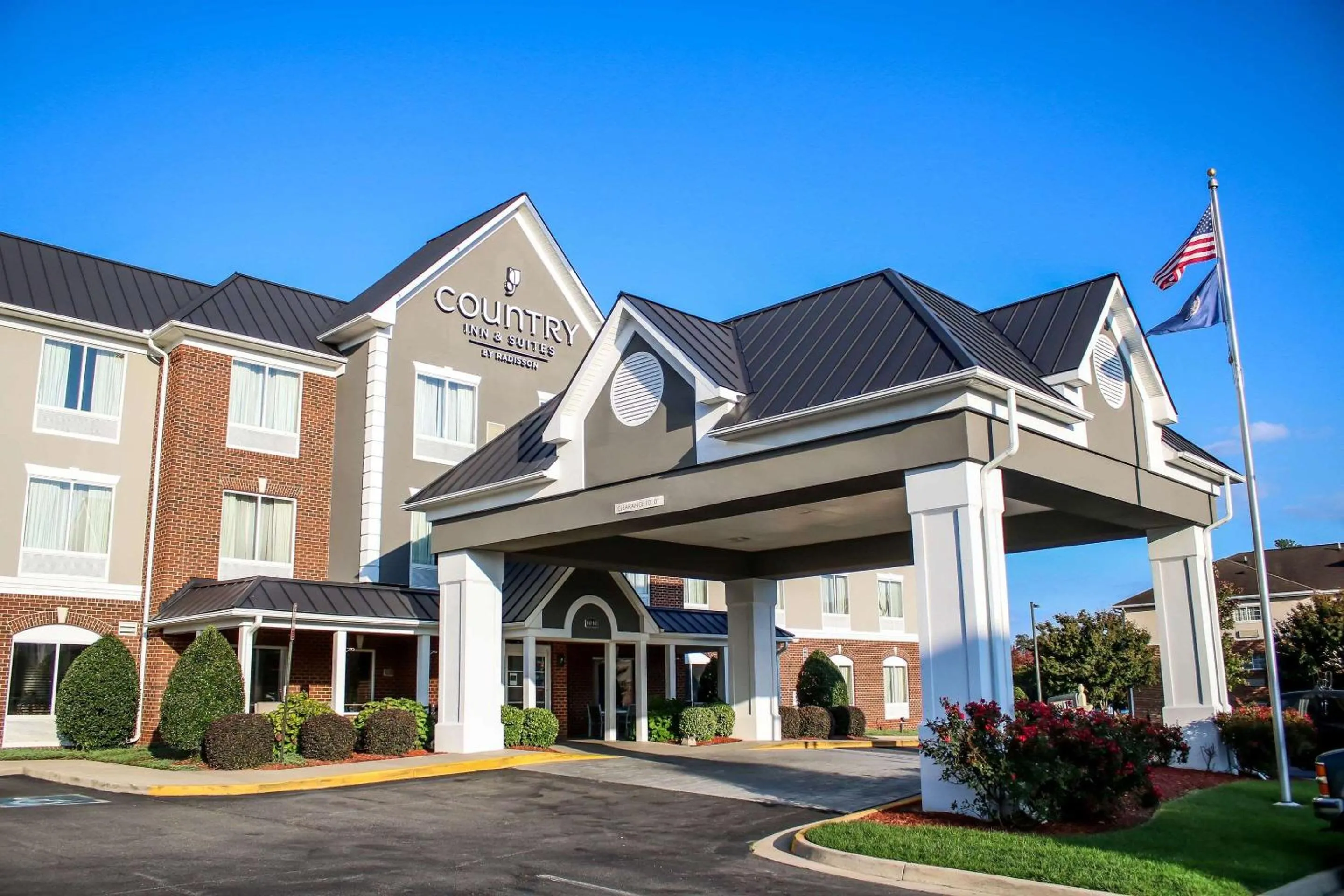 Property building in Country Inn & Suites by Radisson, Richmond West at I-64, VA