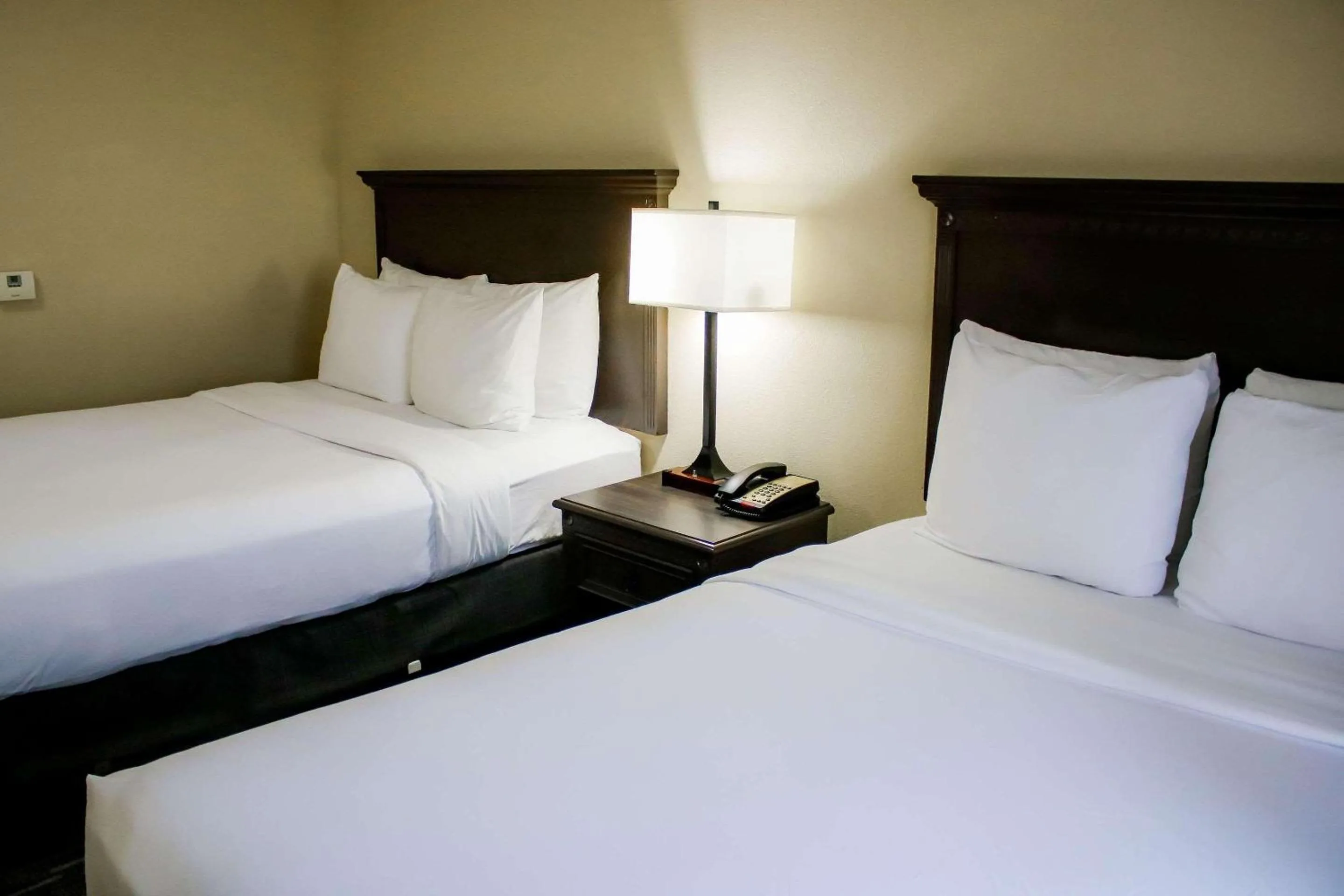 Bedroom, Bed in Country Inn & Suites by Radisson, Richmond West at I-64, VA
