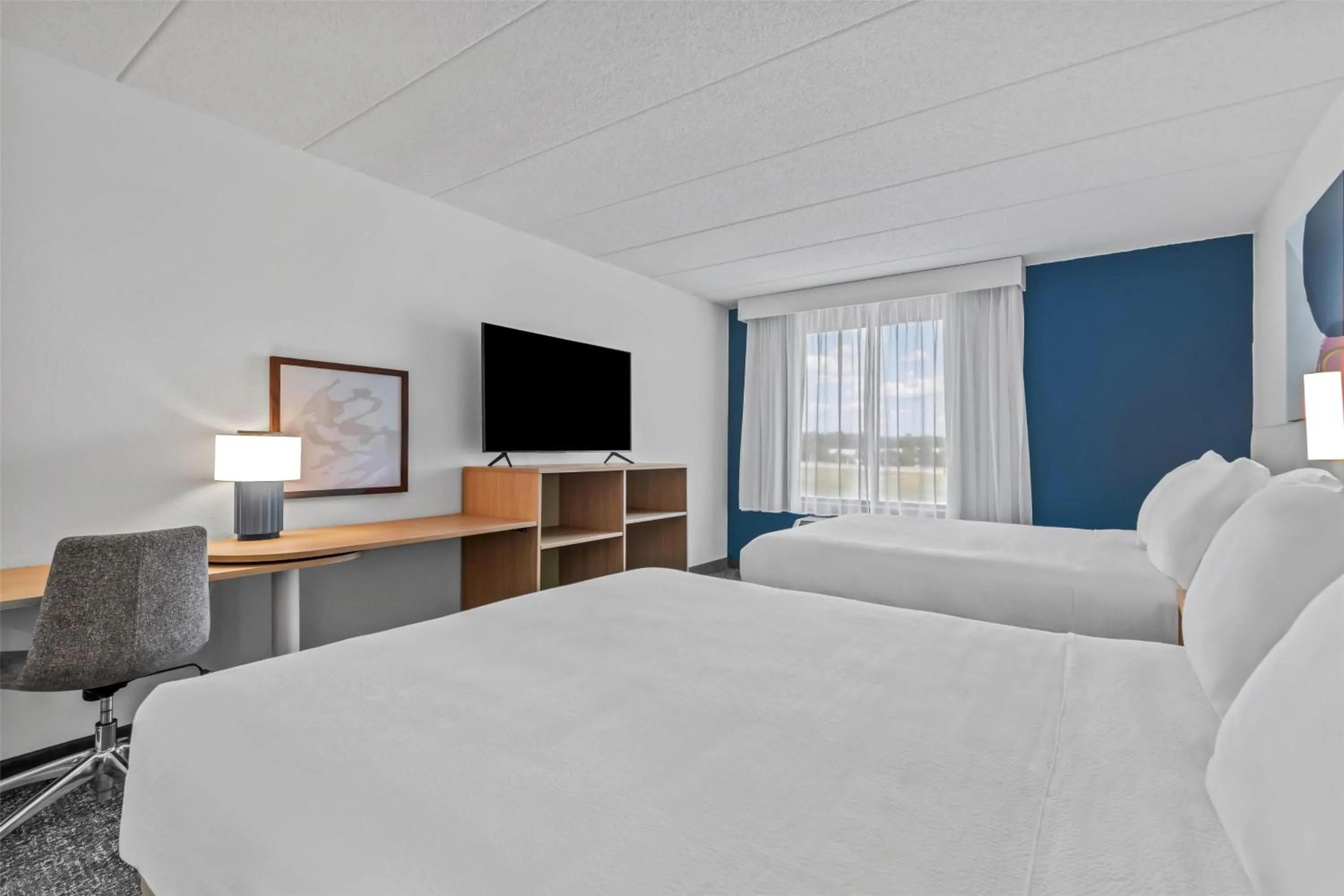 Bed in Spark by Hilton Mechanicsburg