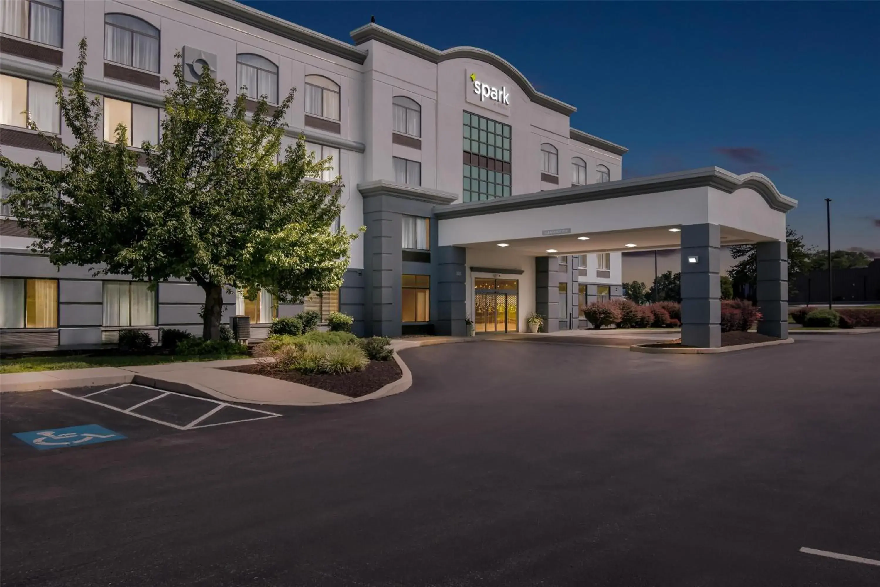 Property building in Spark by Hilton Mechanicsburg Property building in Spark by Hilton Mechanicsburg