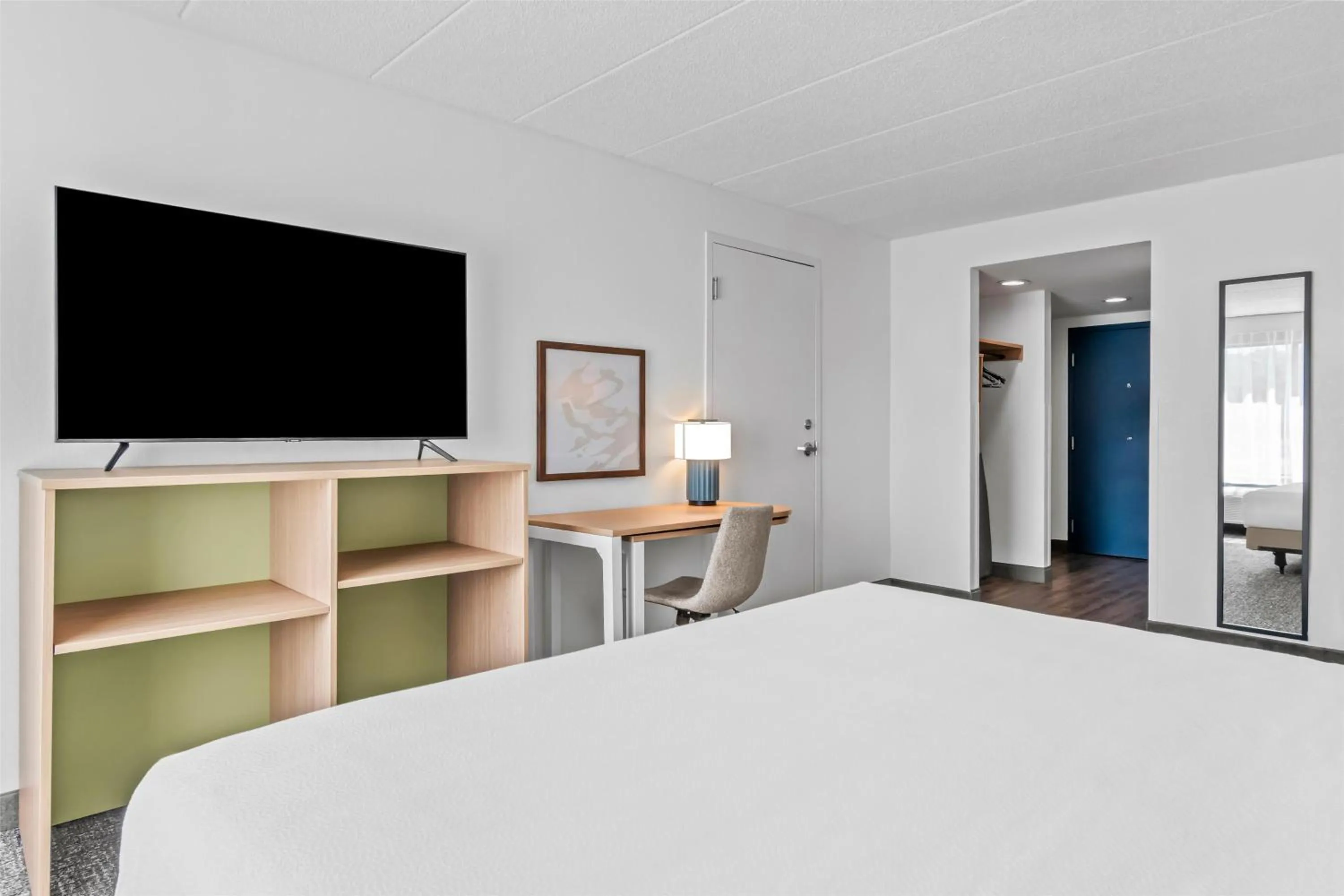 Bed in Spark by Hilton Mechanicsburg