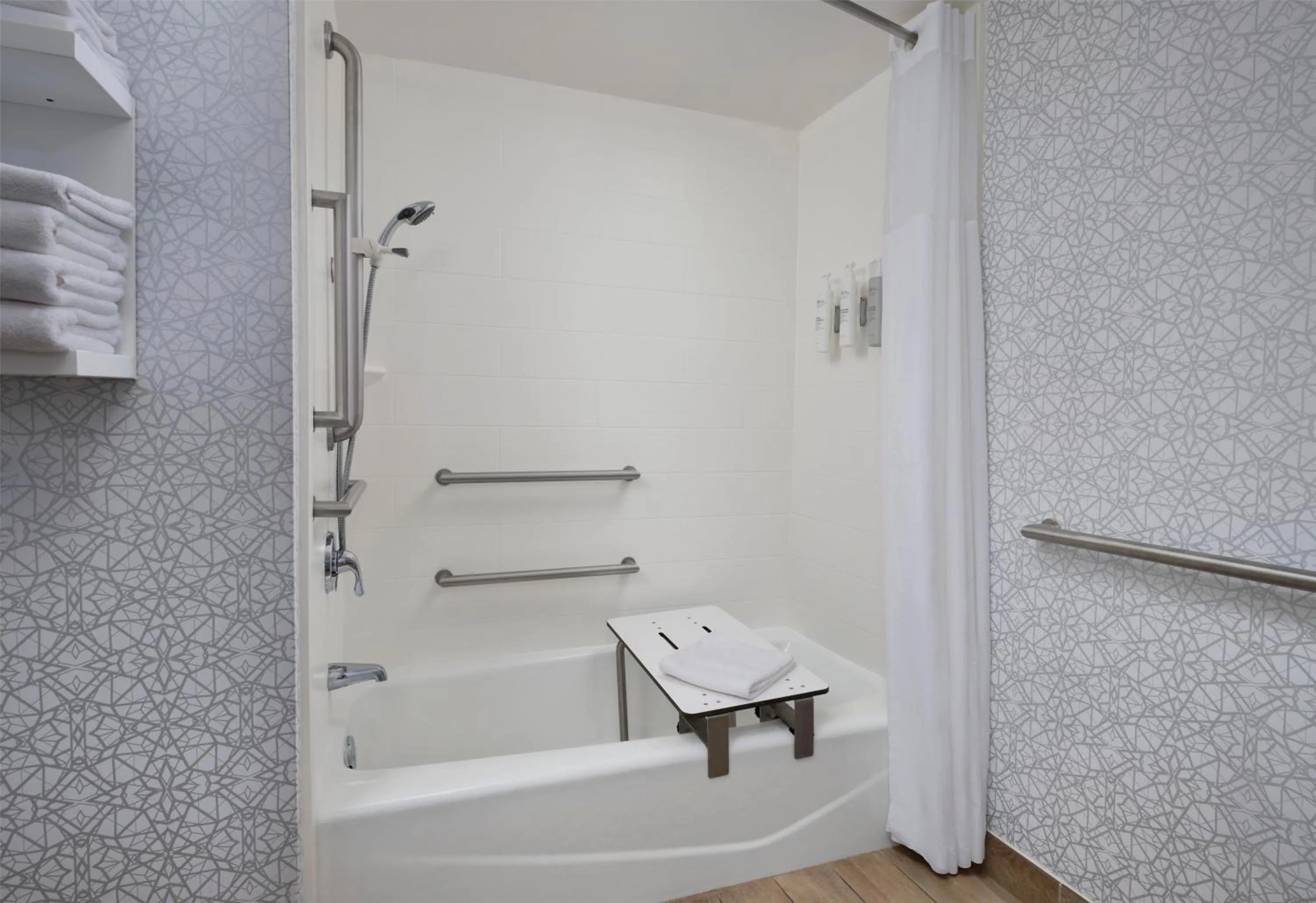 Bathroom in Hampton Inn Meridian