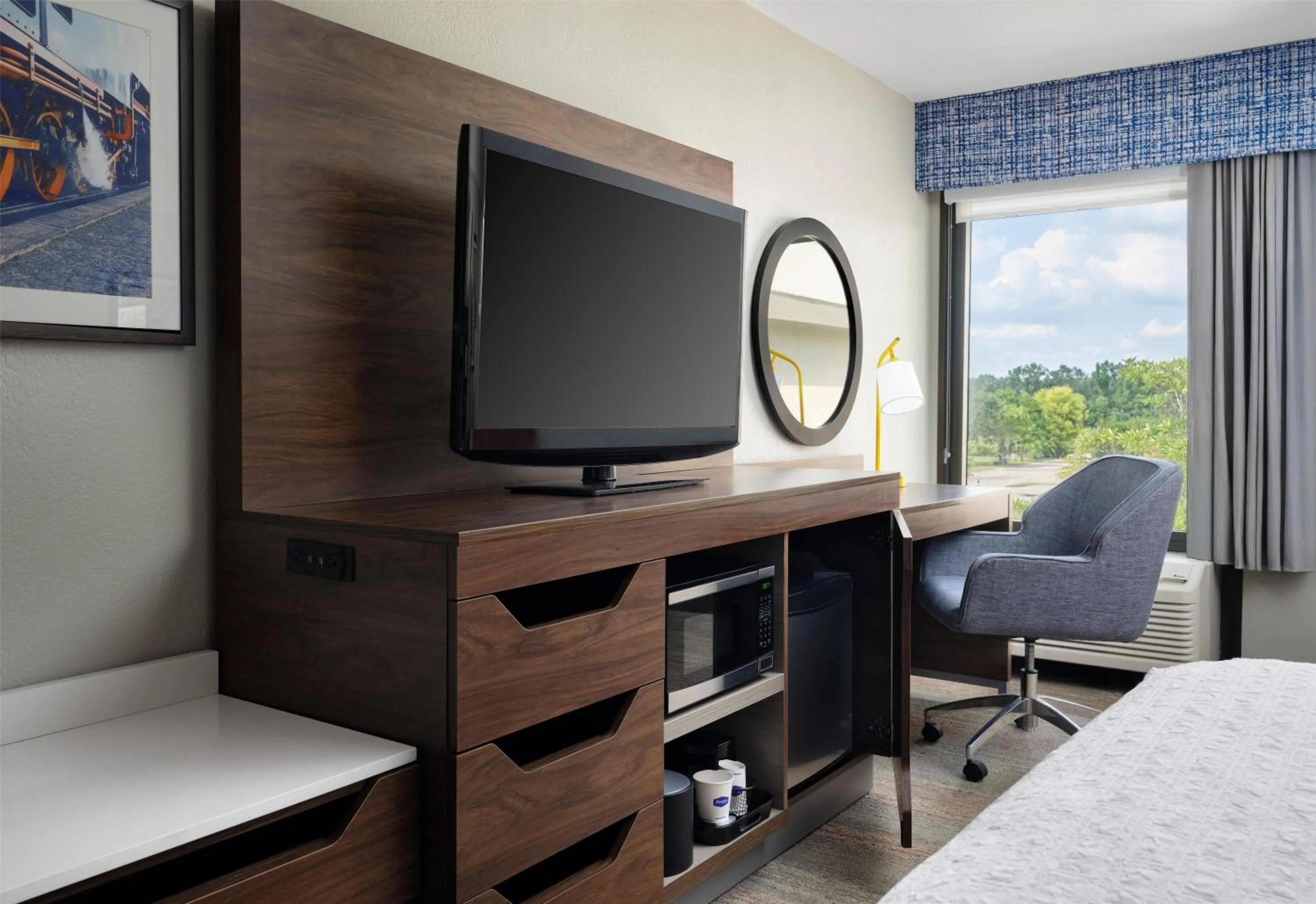 Bedroom, Bed in Hampton Inn Meridian