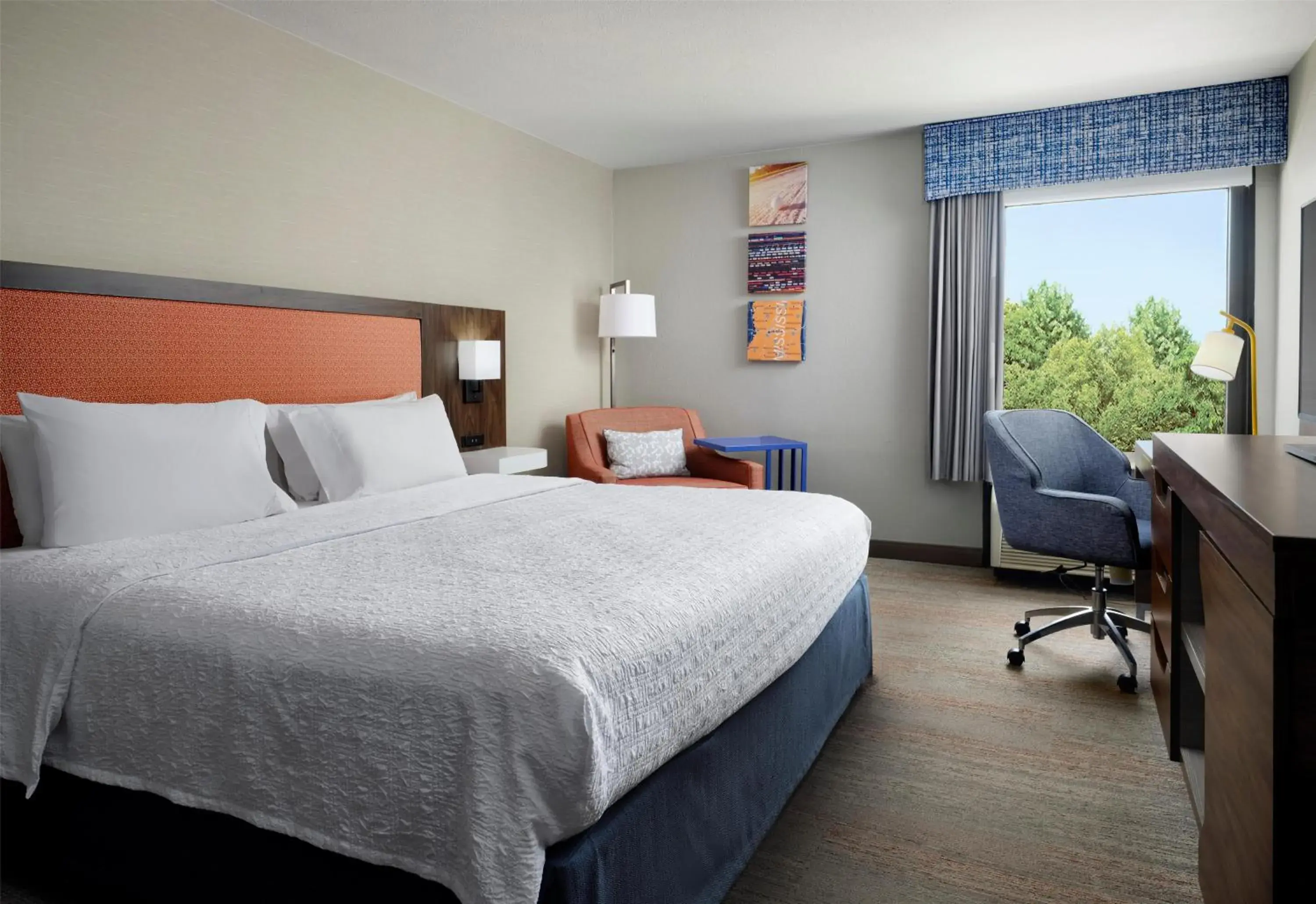 Bed in Hampton Inn Meridian Bed in Hampton Inn Meridian