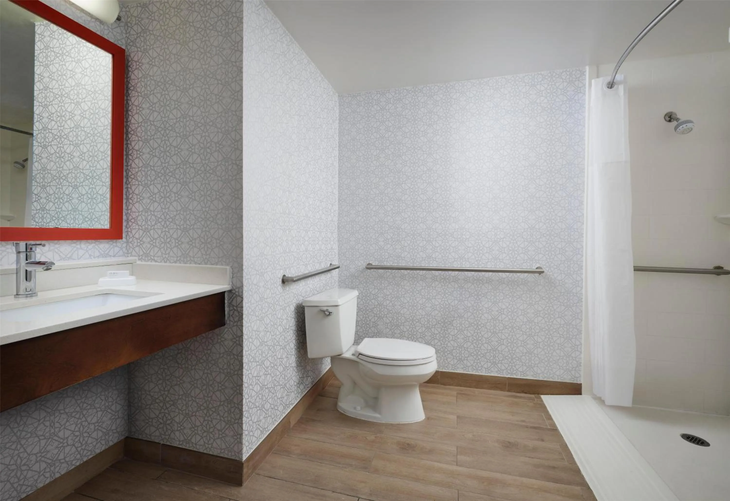 Bathroom in Hampton Inn Meridian