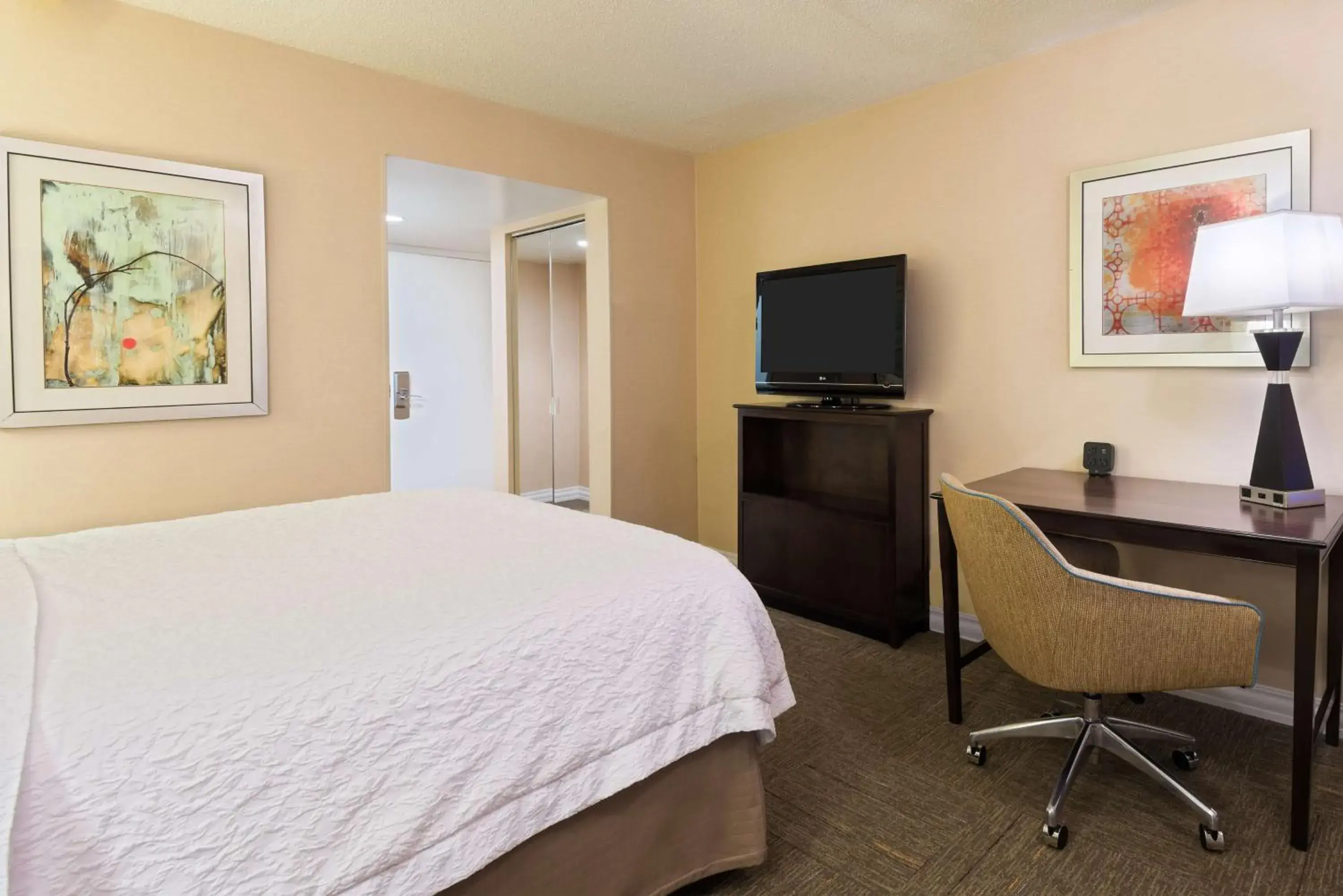 Bed in Hampton Inn White Plains/Tarrytown Bed in Hampton Inn White Plains/Tarrytown