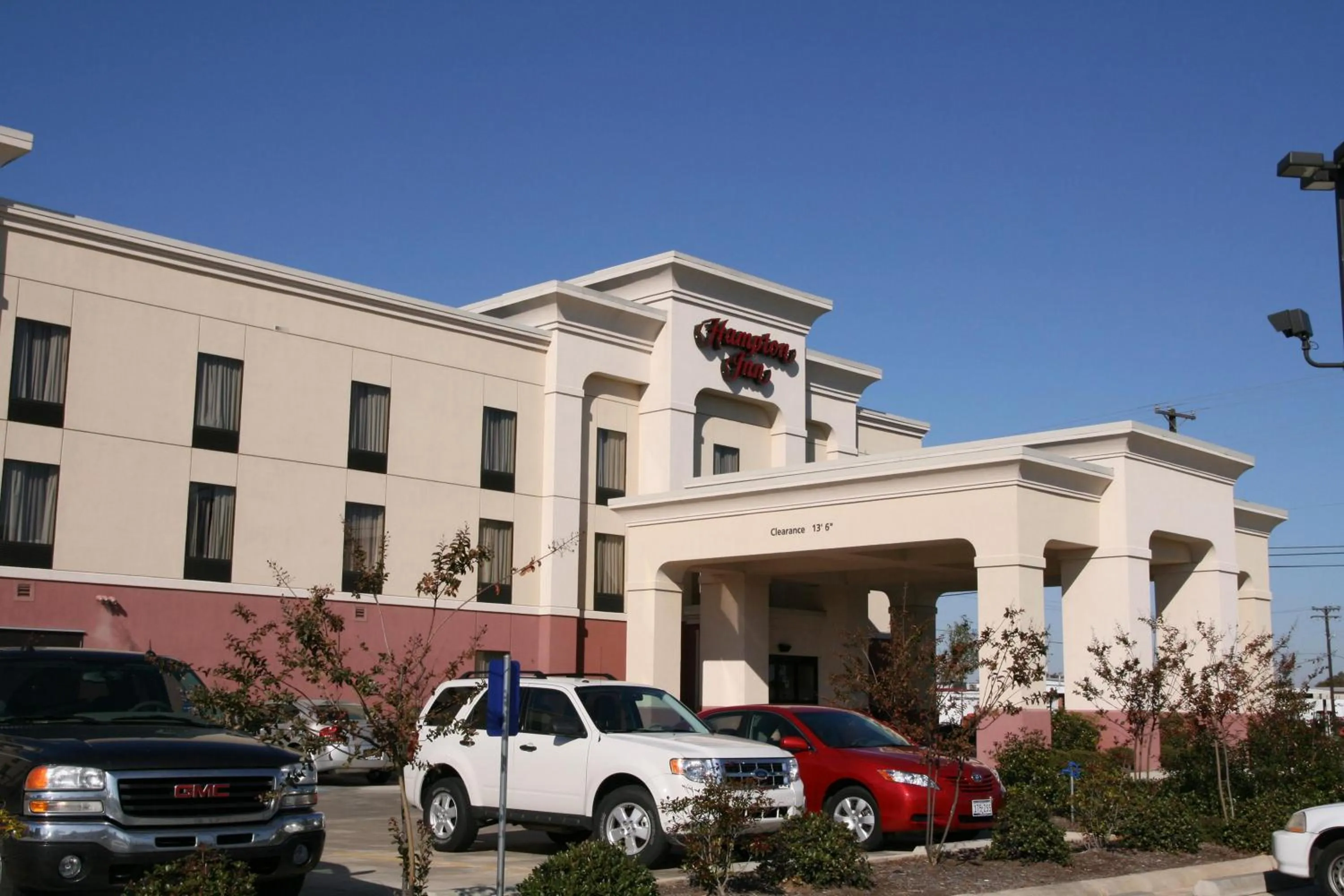 Facade/entrance in Hampton Inn Greenwood