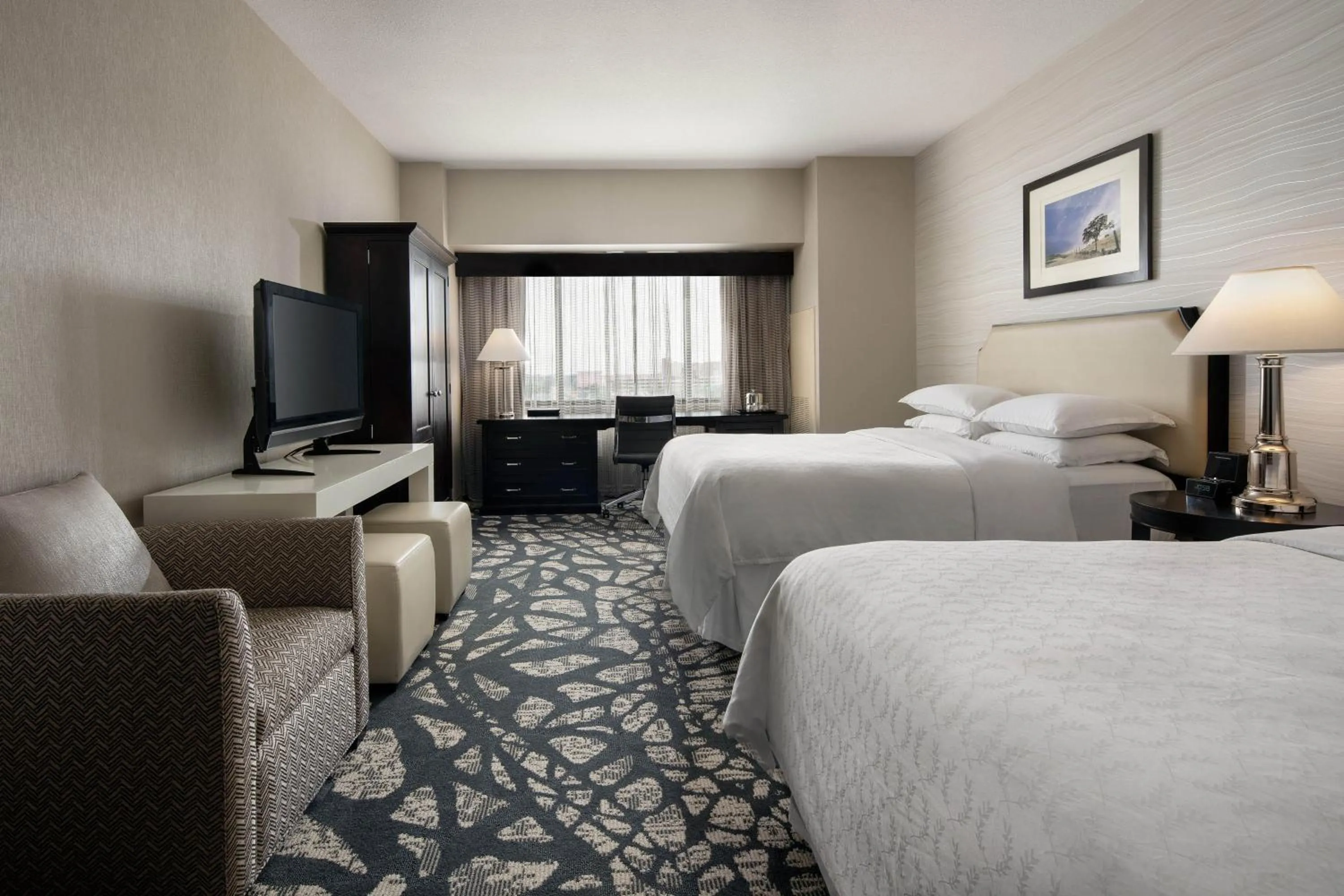 Photo of the whole room, Bed in Sheraton Garden Grove-Anaheim South