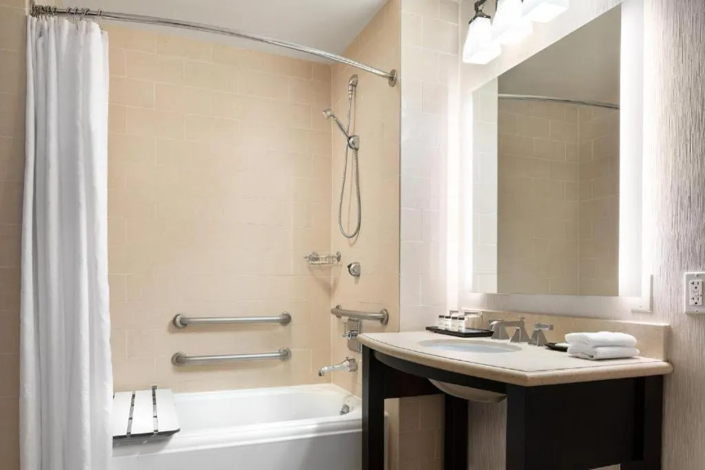 Bathroom in Sheraton Garden Grove-Anaheim South