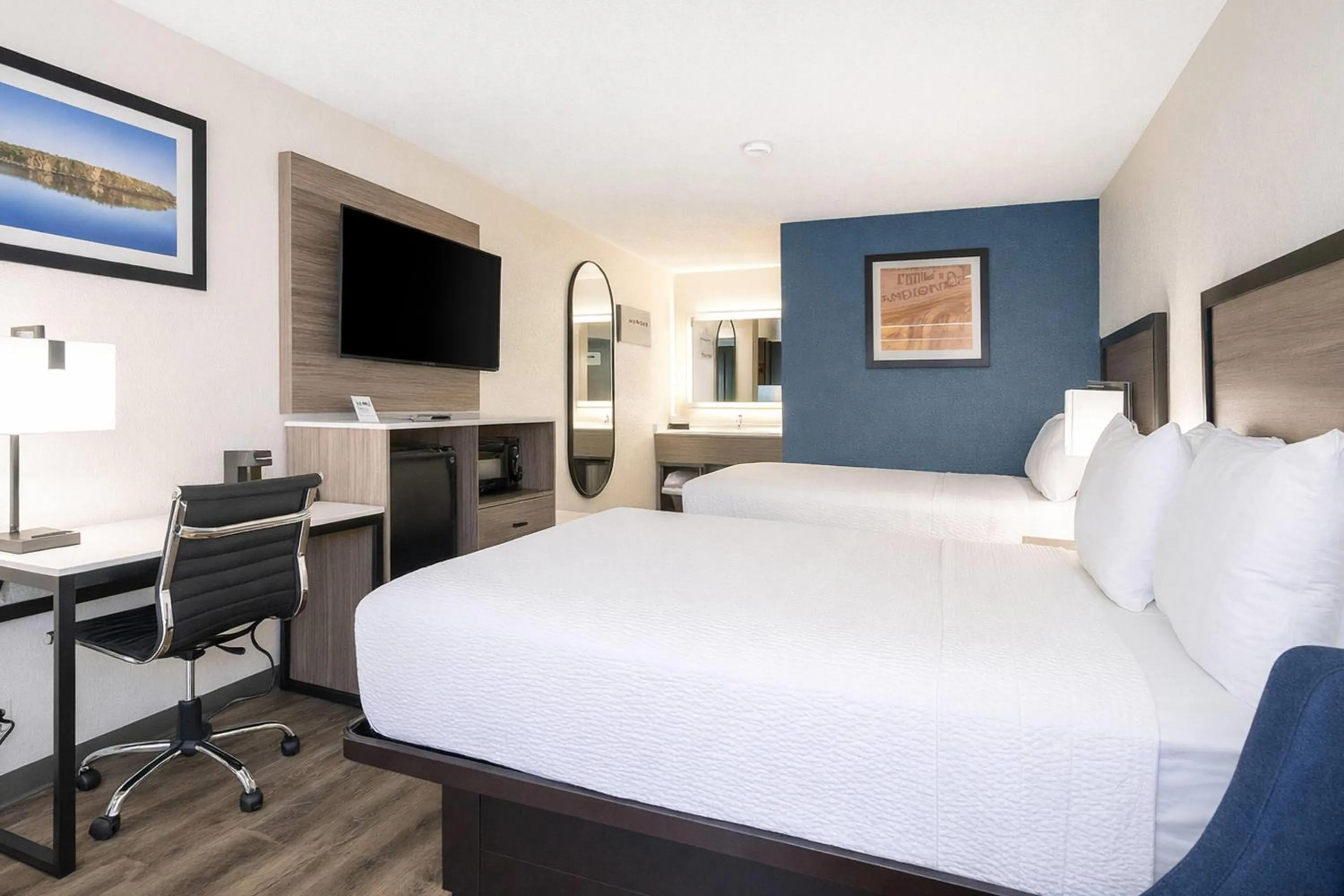 Photo of the whole room, Bed in Baymont by Wyndham Fayetteville