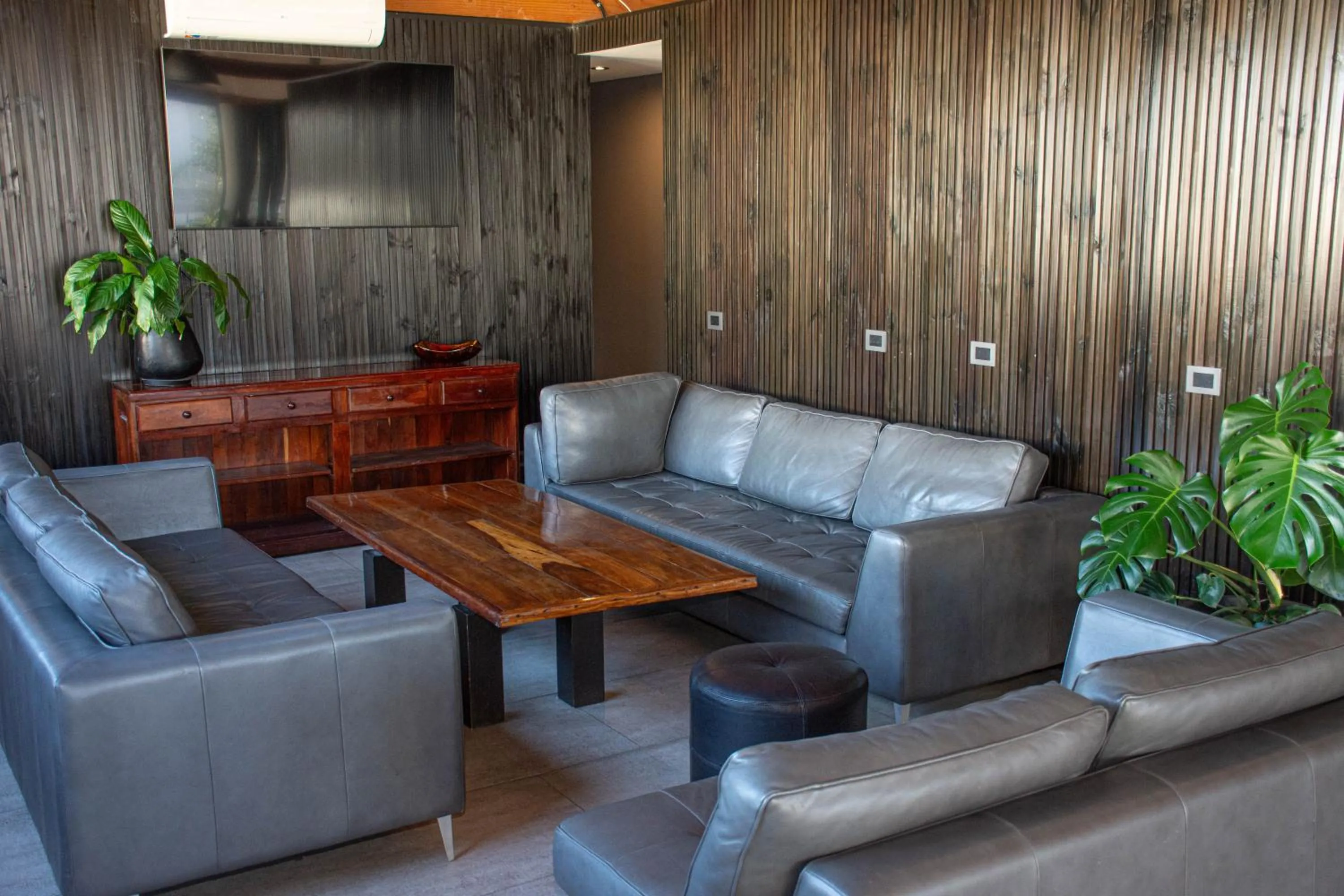 Communal lounge/ TV room in Duomi Hotel Buenos Aires
