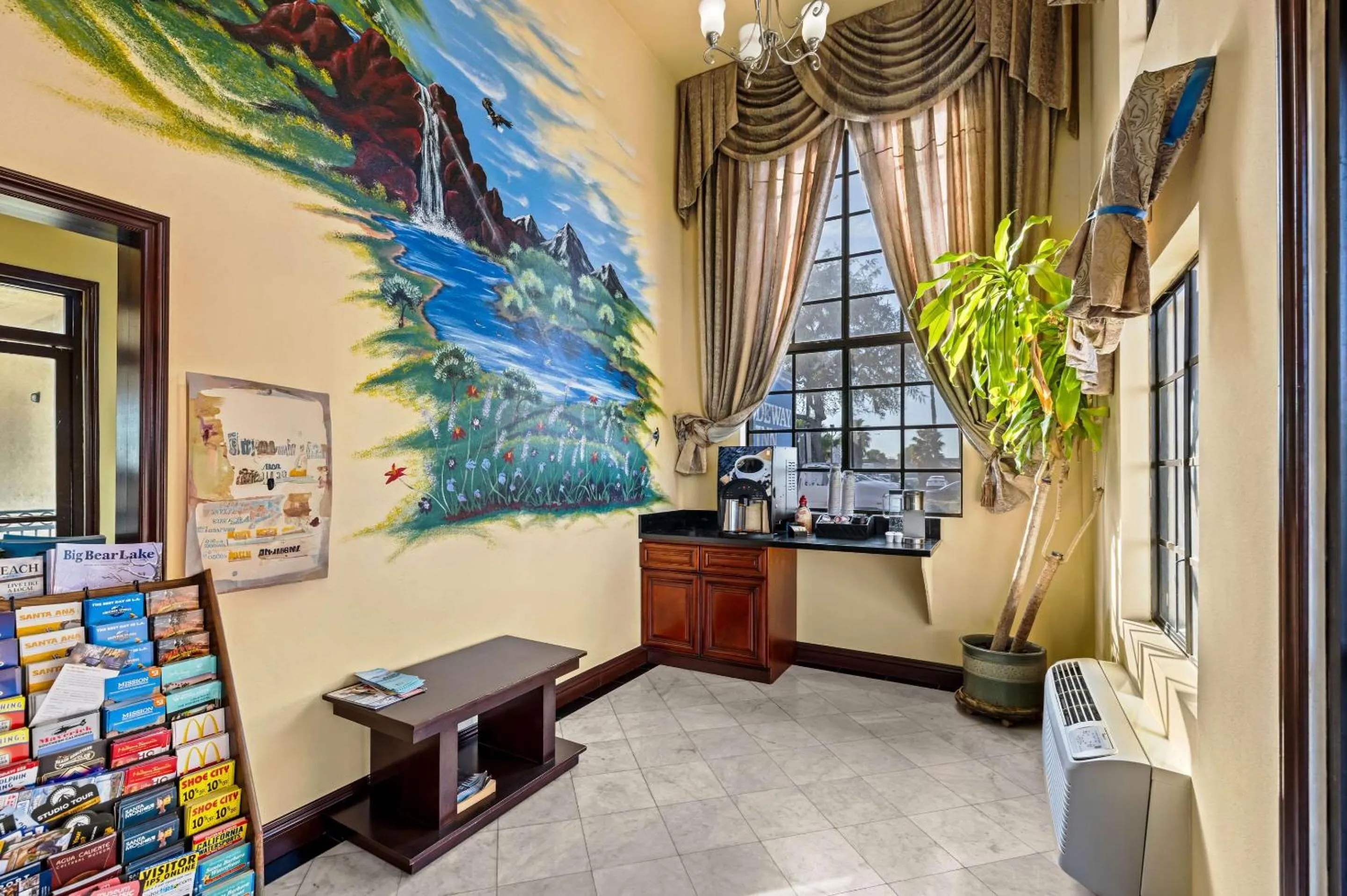 Lobby or reception in Rodeway Inn Santa Ana - Garden Grove