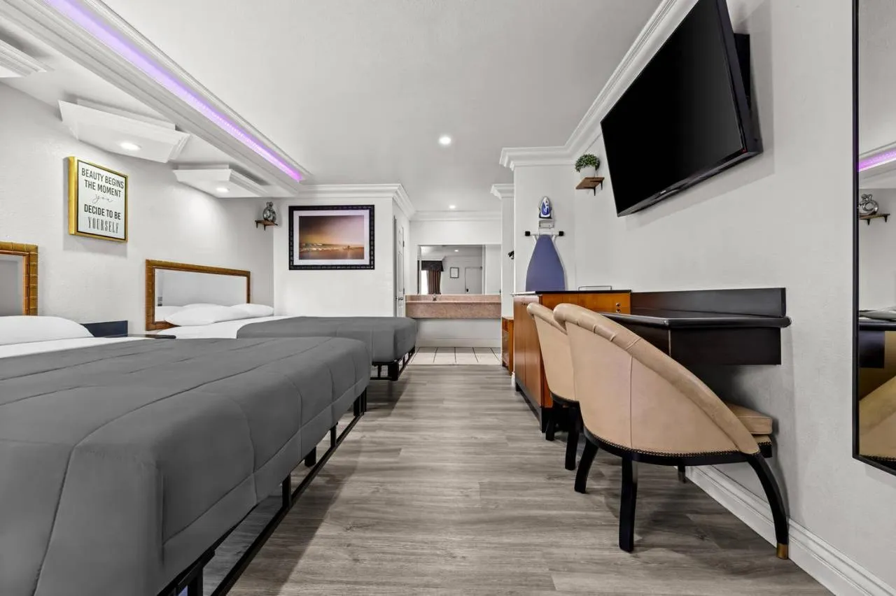 Bed in Rodeway Inn Santa Ana - Garden Grove