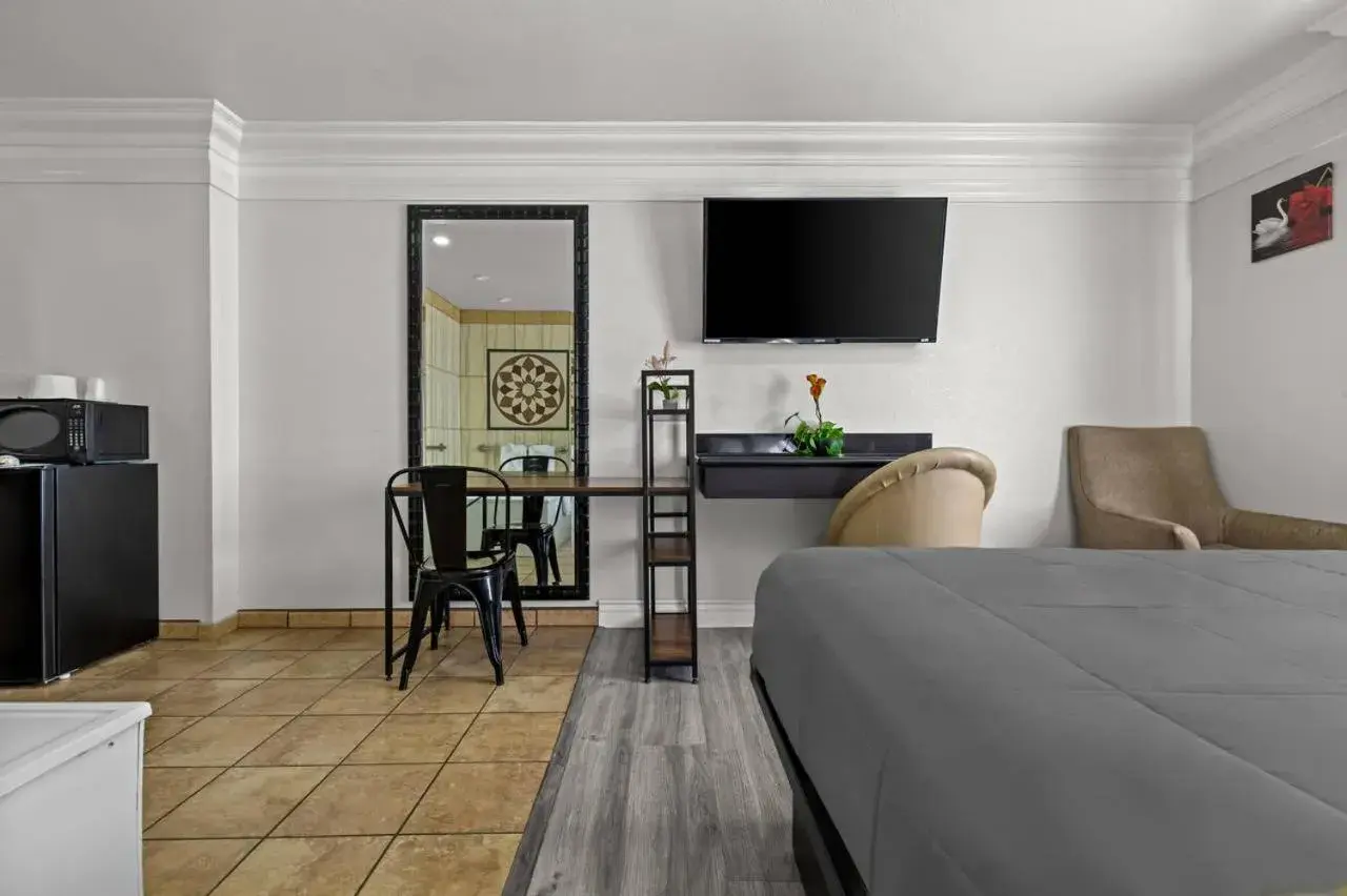 Bed in Rodeway Inn Santa Ana - Garden Grove Bed in Rodeway Inn Santa Ana - Garden Grove