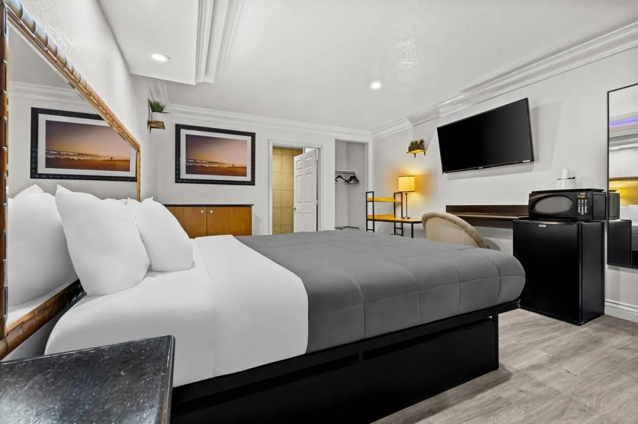 Bed in Rodeway Inn Santa Ana - Garden Grove