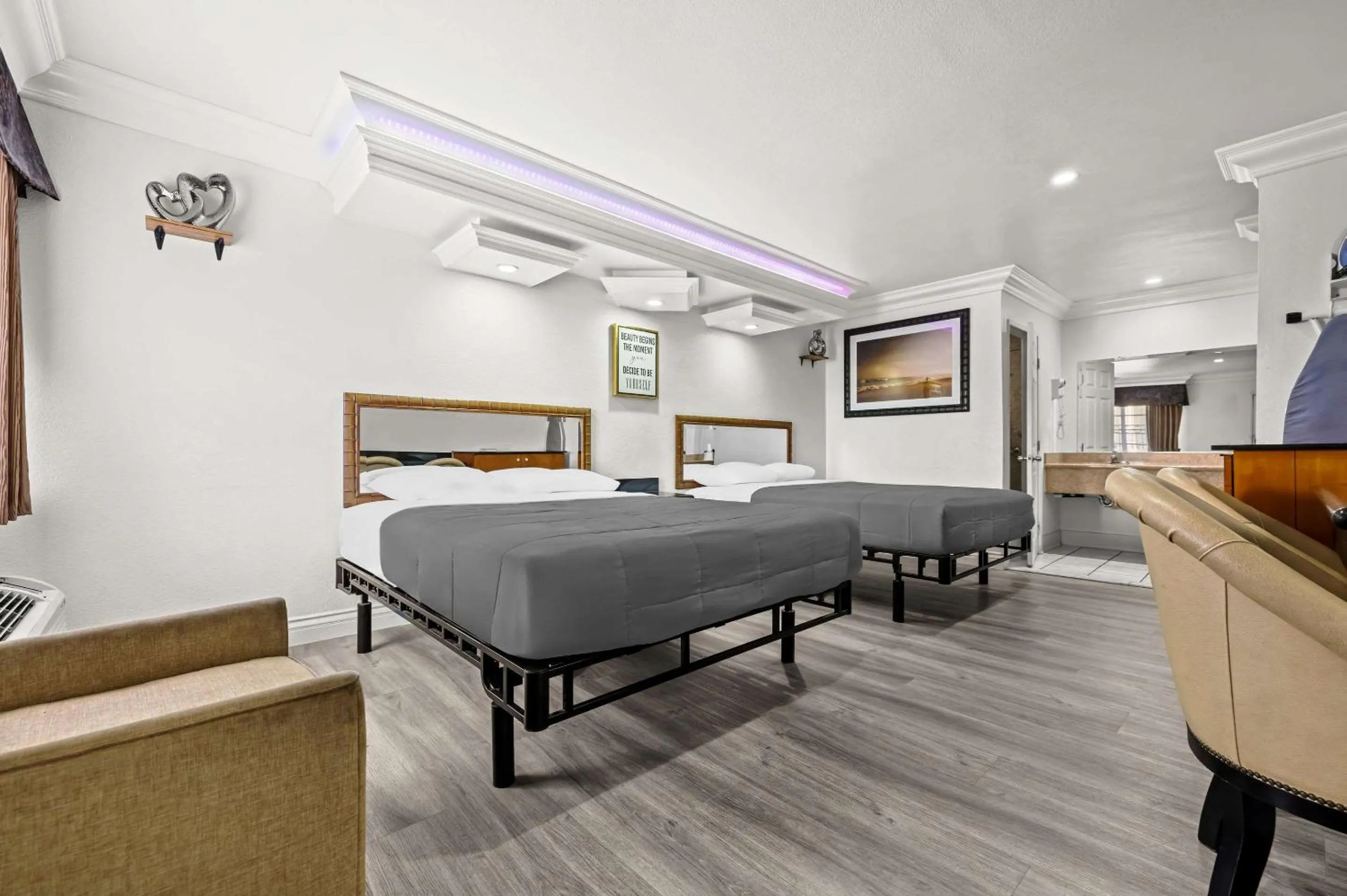 Bedroom, Bed in Rodeway Inn Santa Ana - Garden Grove