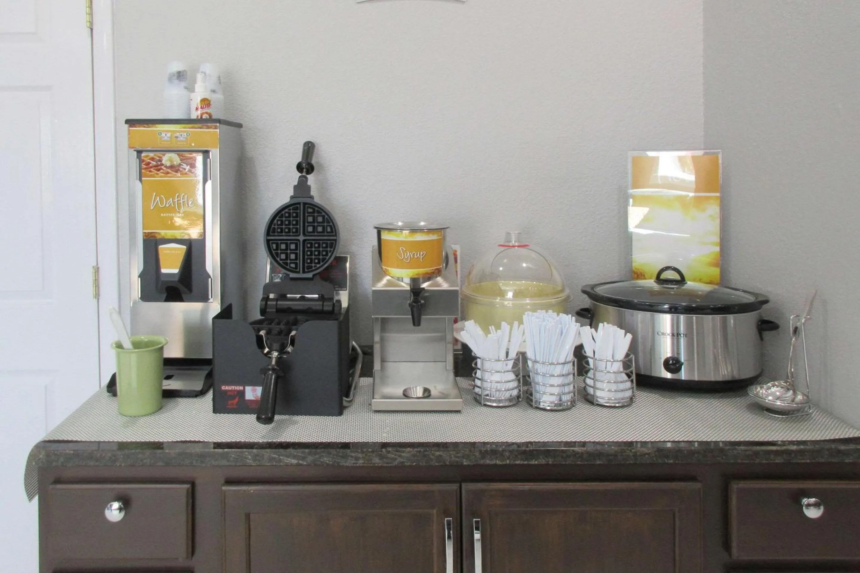 Restaurant/places to eat in Quality Inn & Suites