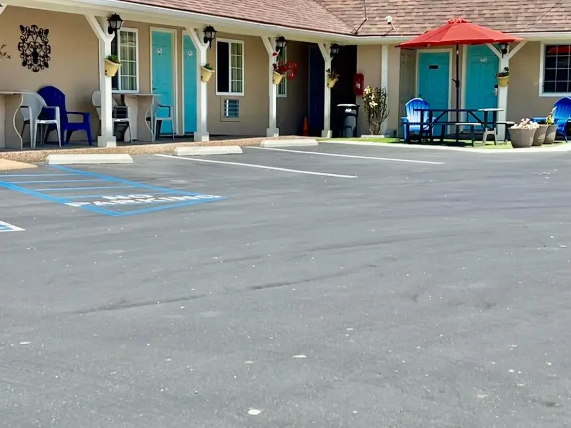 Property building in Central Coast Inn Cayucos Property building in Central Coast Inn Cayucos