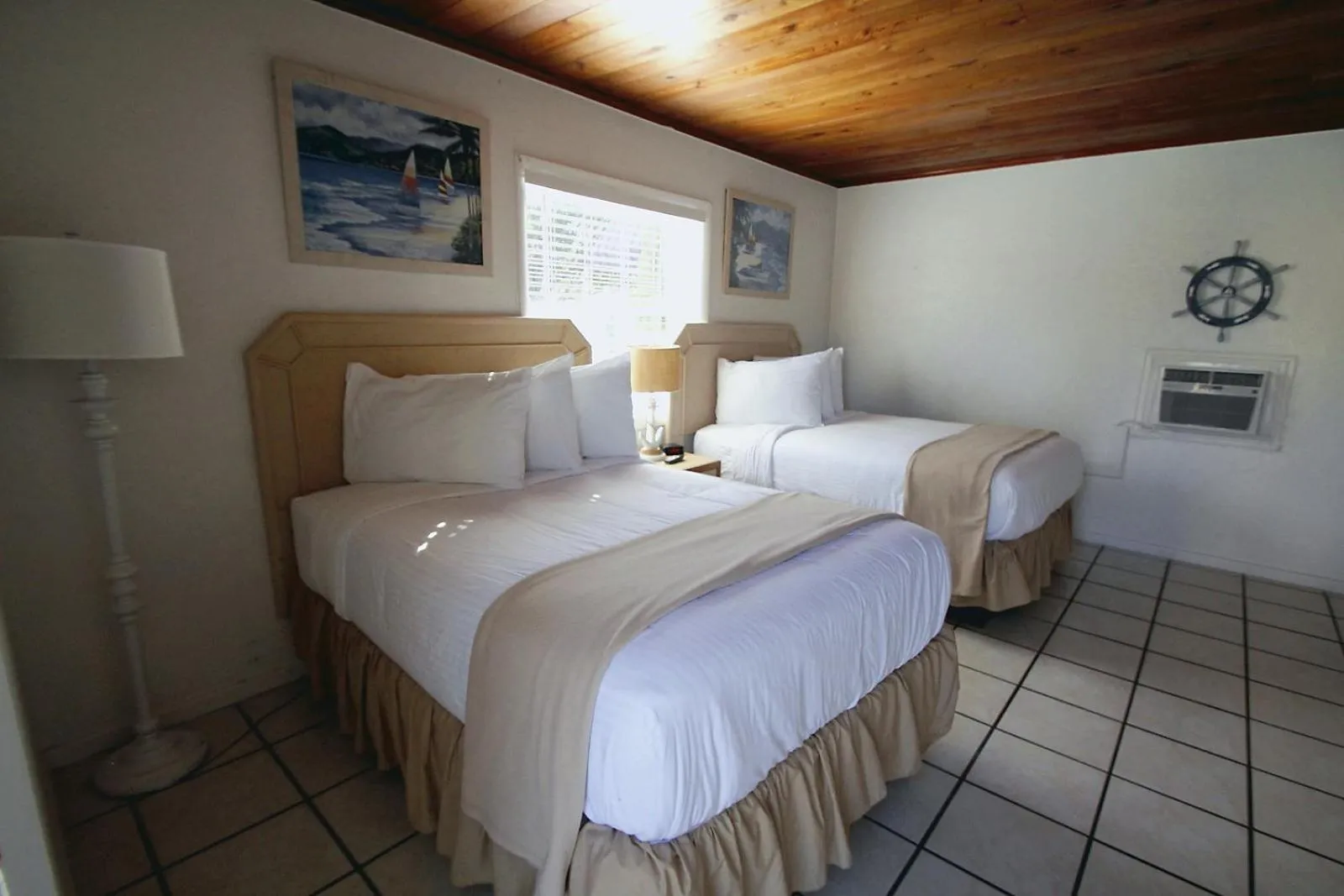 Bed in Island Breeze Inn - Venice