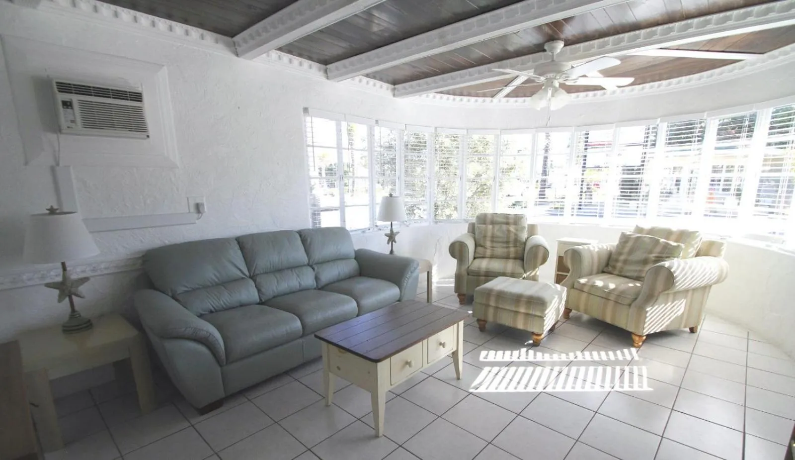 Day in Island Breeze Inn - Venice