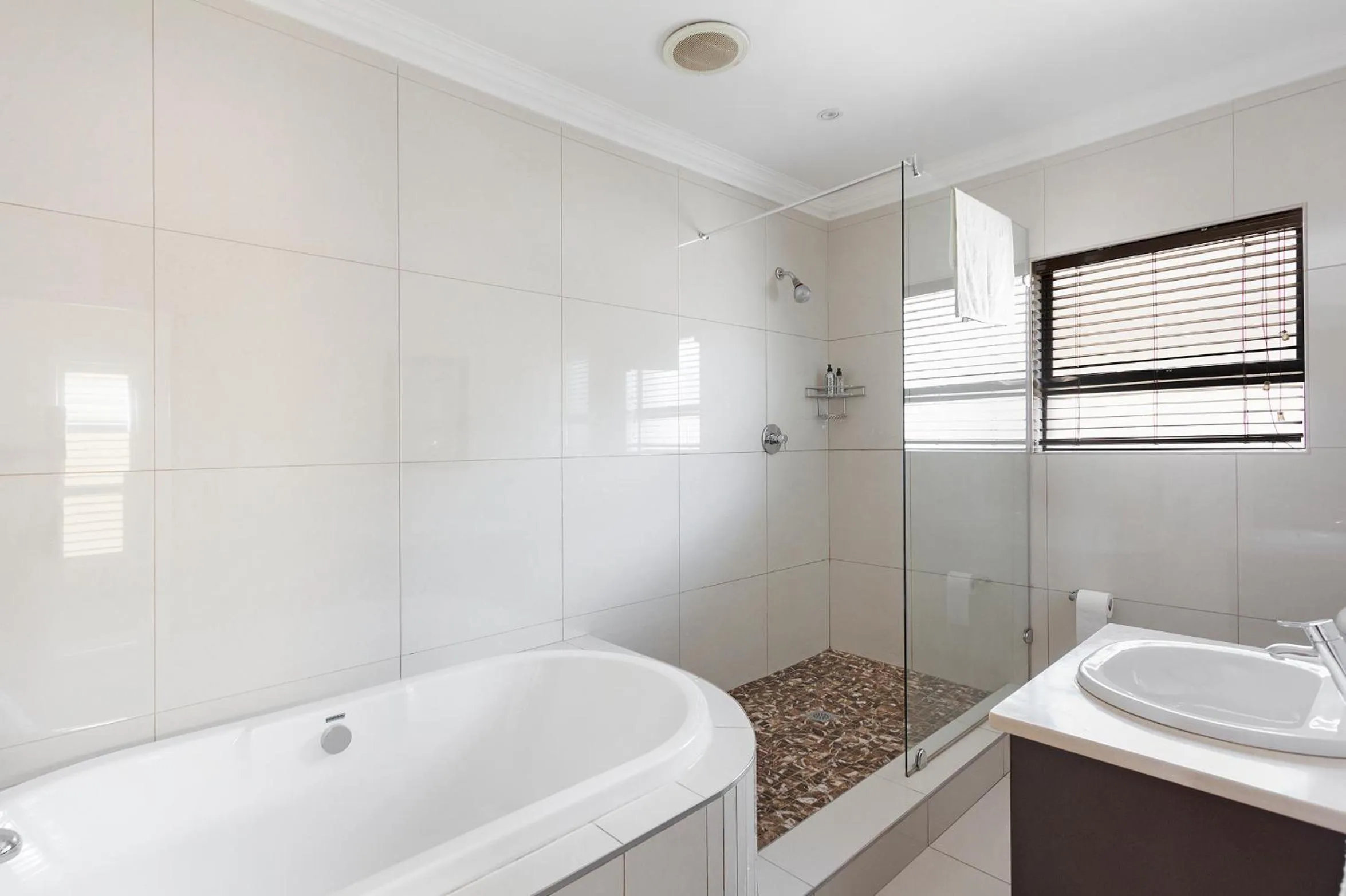 Shower in STAR APARTMENTS