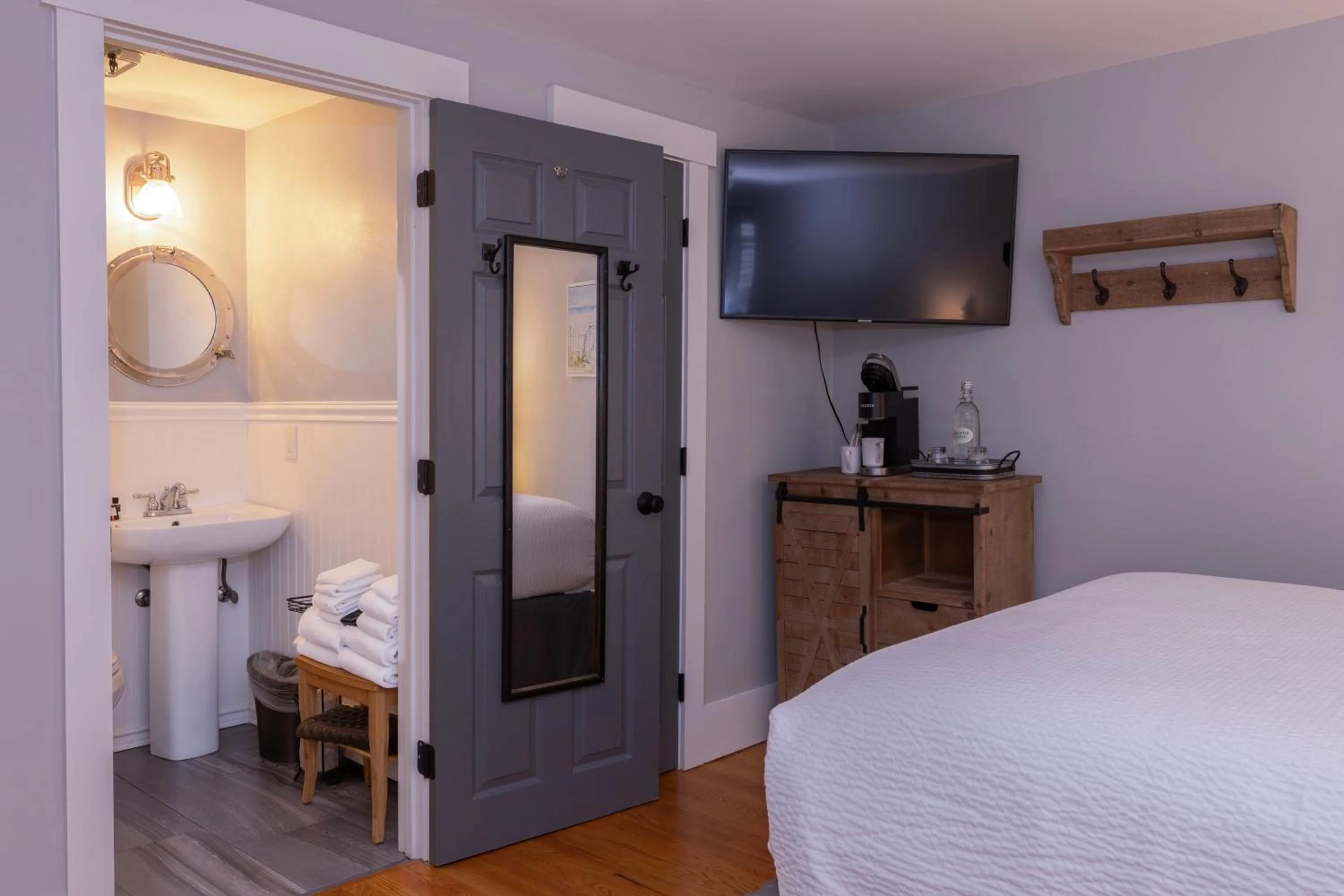 Bathroom, Bed in Chapter House