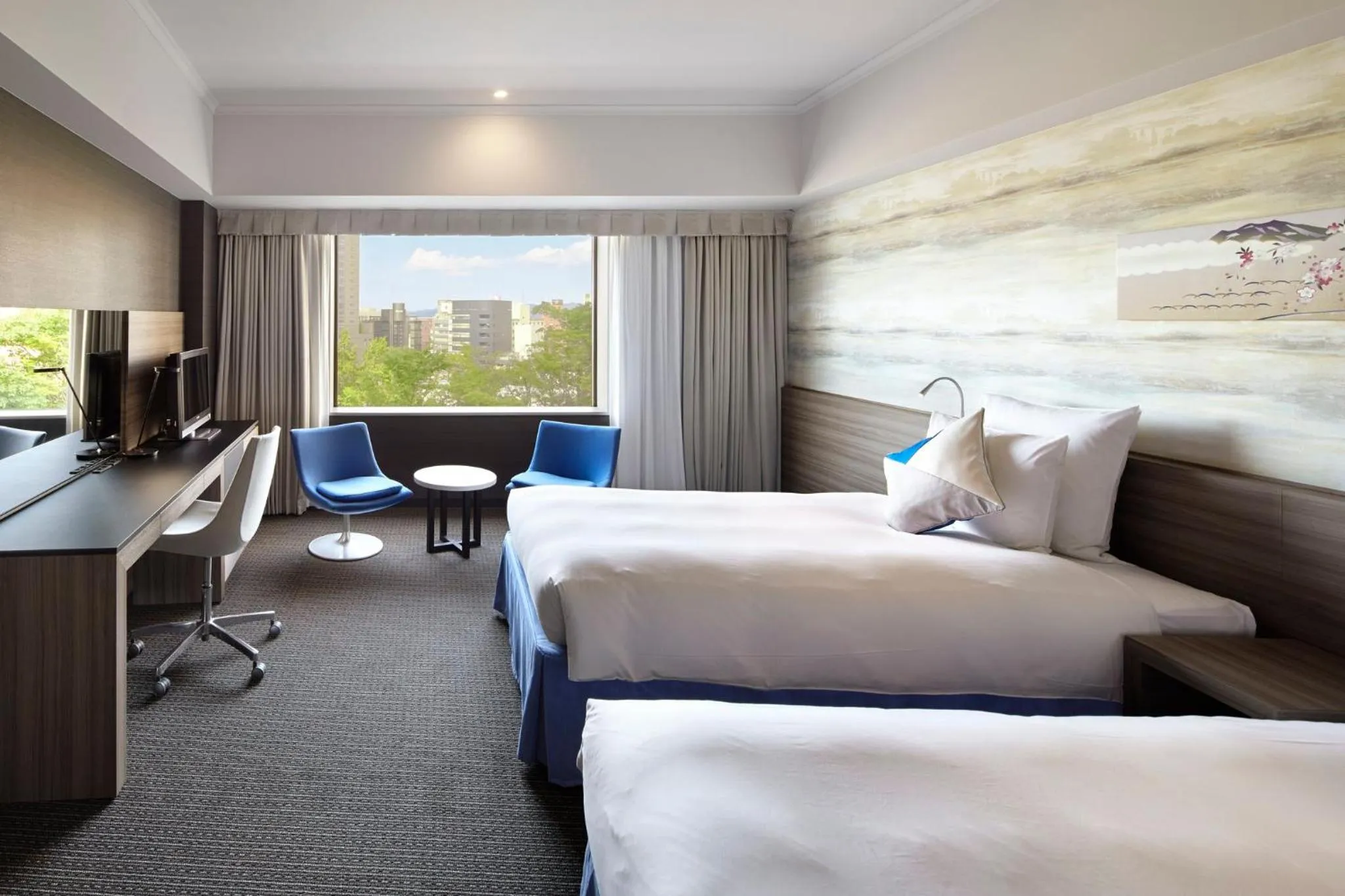 Photo of the whole room, Bed in ANA Crowne Plaza Kanazawa by IHG