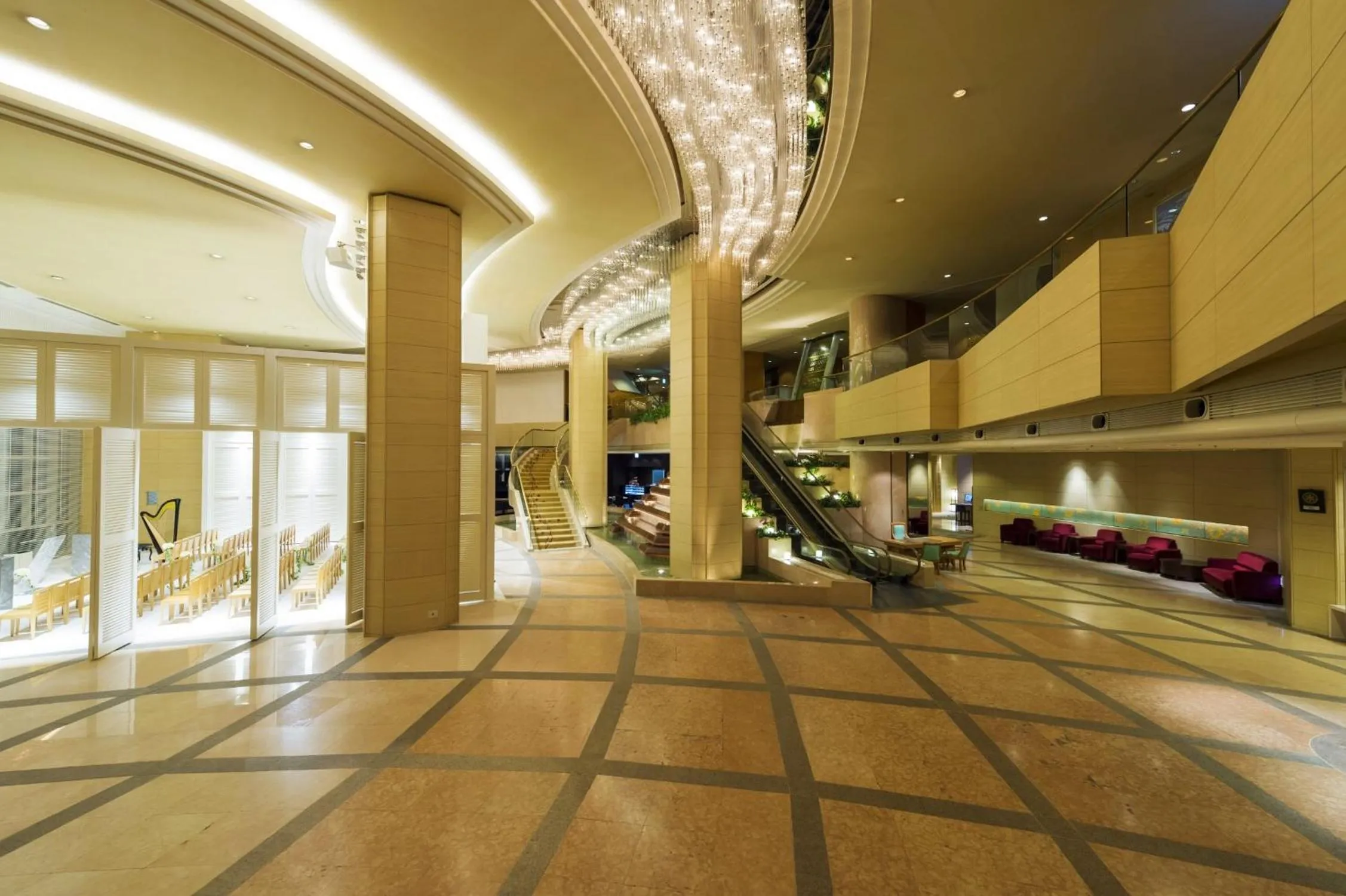 Lobby or reception in ANA Crowne Plaza Kanazawa by IHG