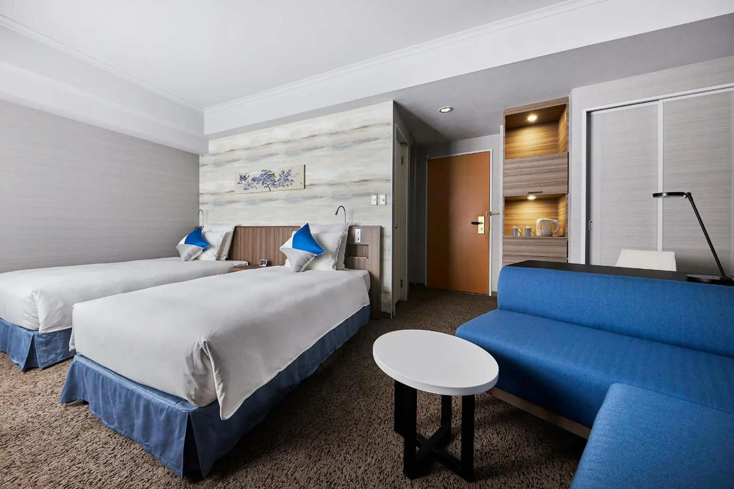 Photo of the whole room, Bed in ANA Crowne Plaza Kanazawa by IHG Photo of the whole room, Bed in ANA Crowne Plaza Kanazawa by IHG