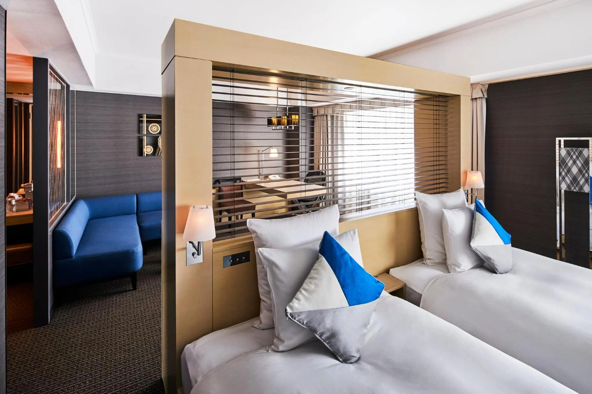 Photo of the whole room, Bed in ANA Crowne Plaza Kanazawa by IHG