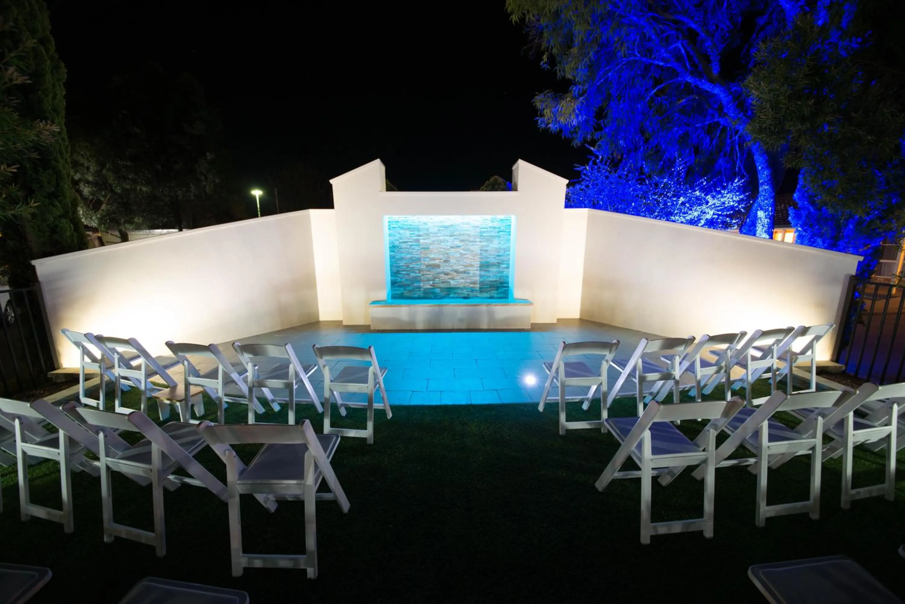 Garden in Best Western Plus All Settlers Motor Inn