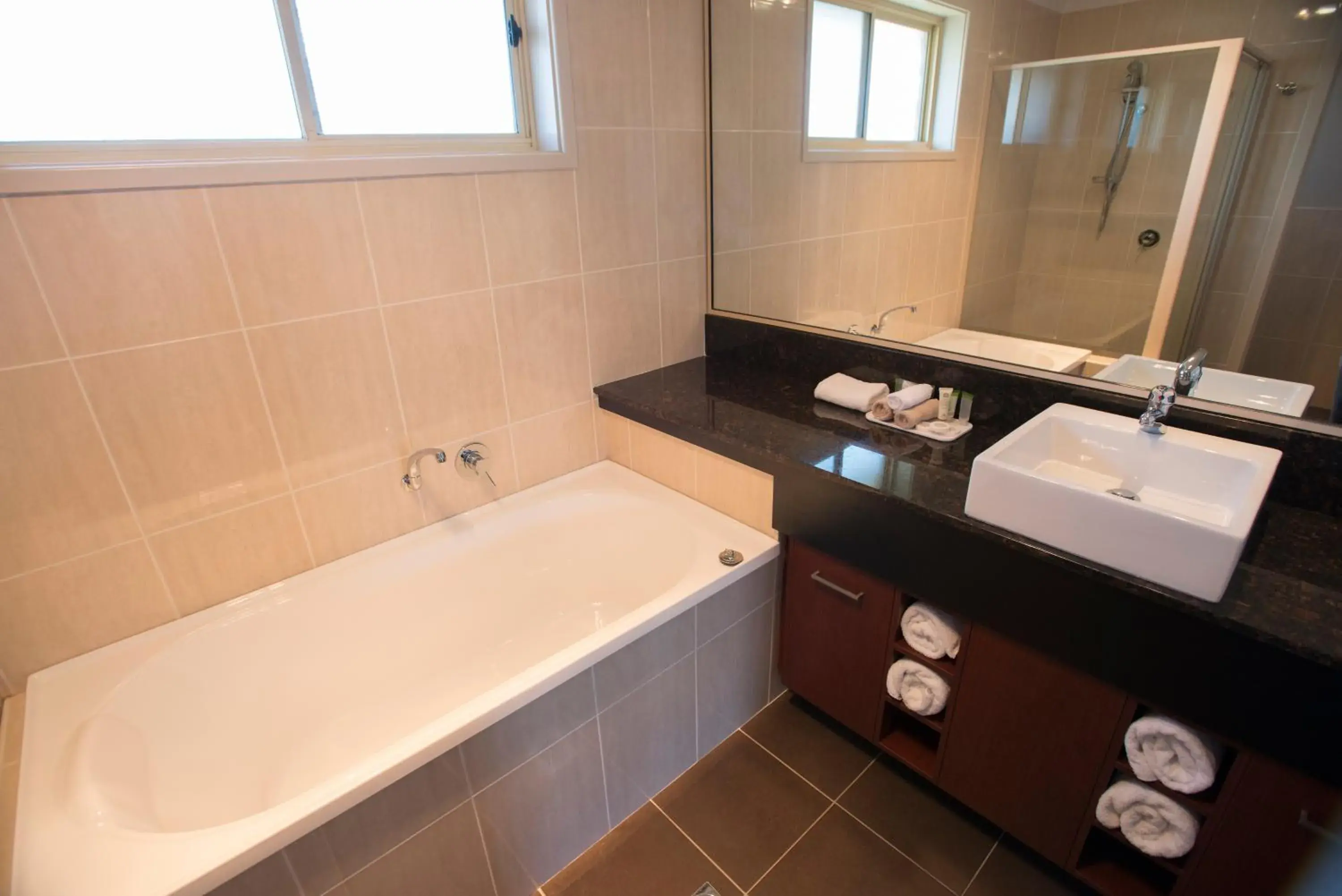 Bathroom in Best Western Plus All Settlers Motor Inn Bathroom in Best Western Plus All Settlers Motor Inn