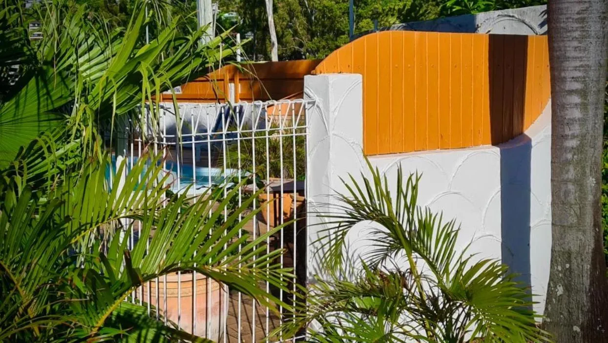 Paradise Court Holiday Units