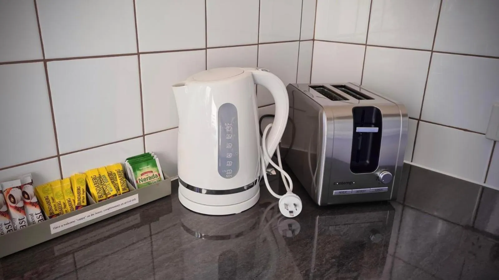 Coffee/tea facilities in Paradise Court Holiday Units