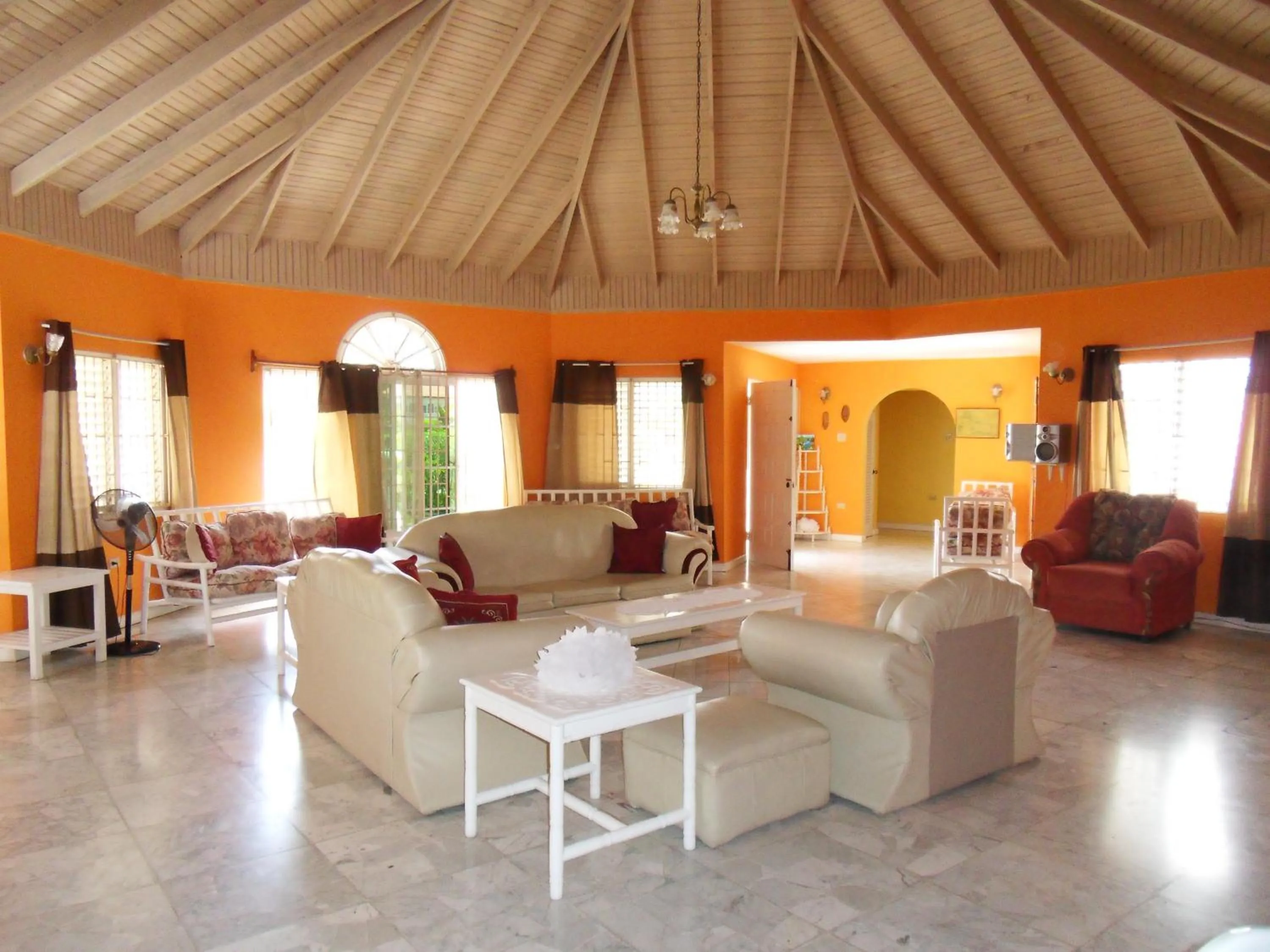Living room in Whistling Villa Runaway Bay