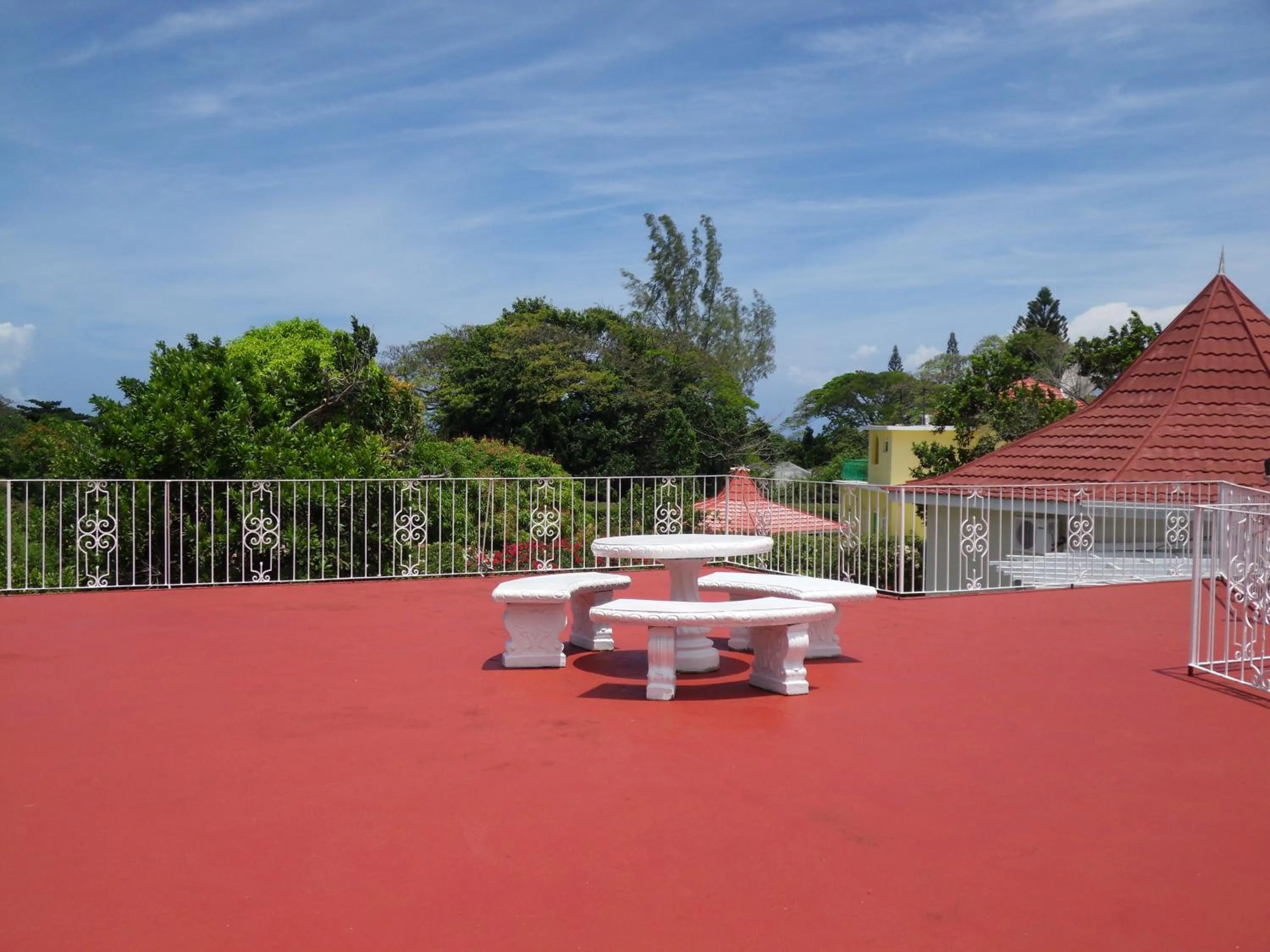 Balcony/Terrace in Whistling Villa Runaway Bay